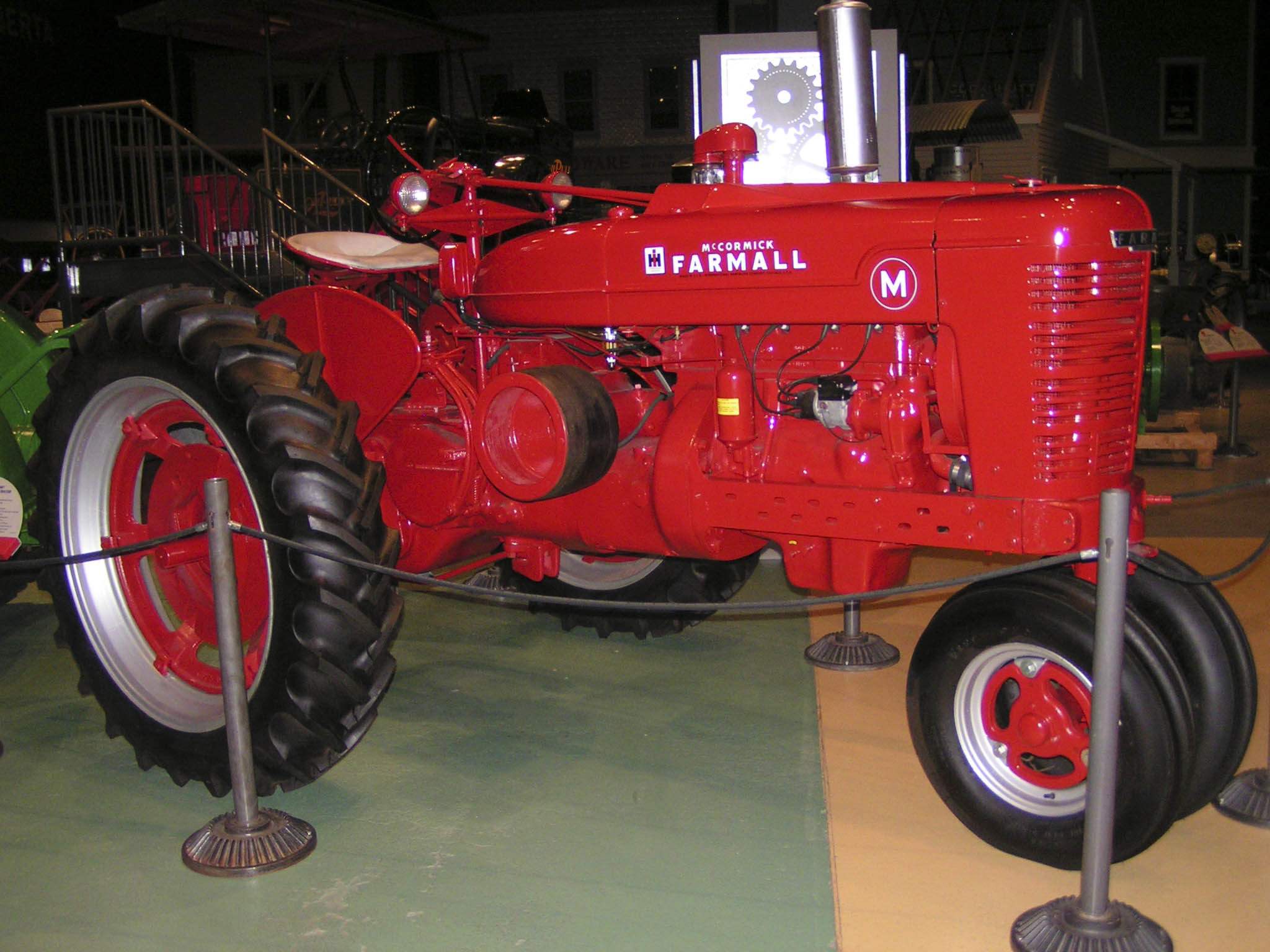 2048x1536 File:1946 International Harvester Farmall Model M (2532092609).jpg
