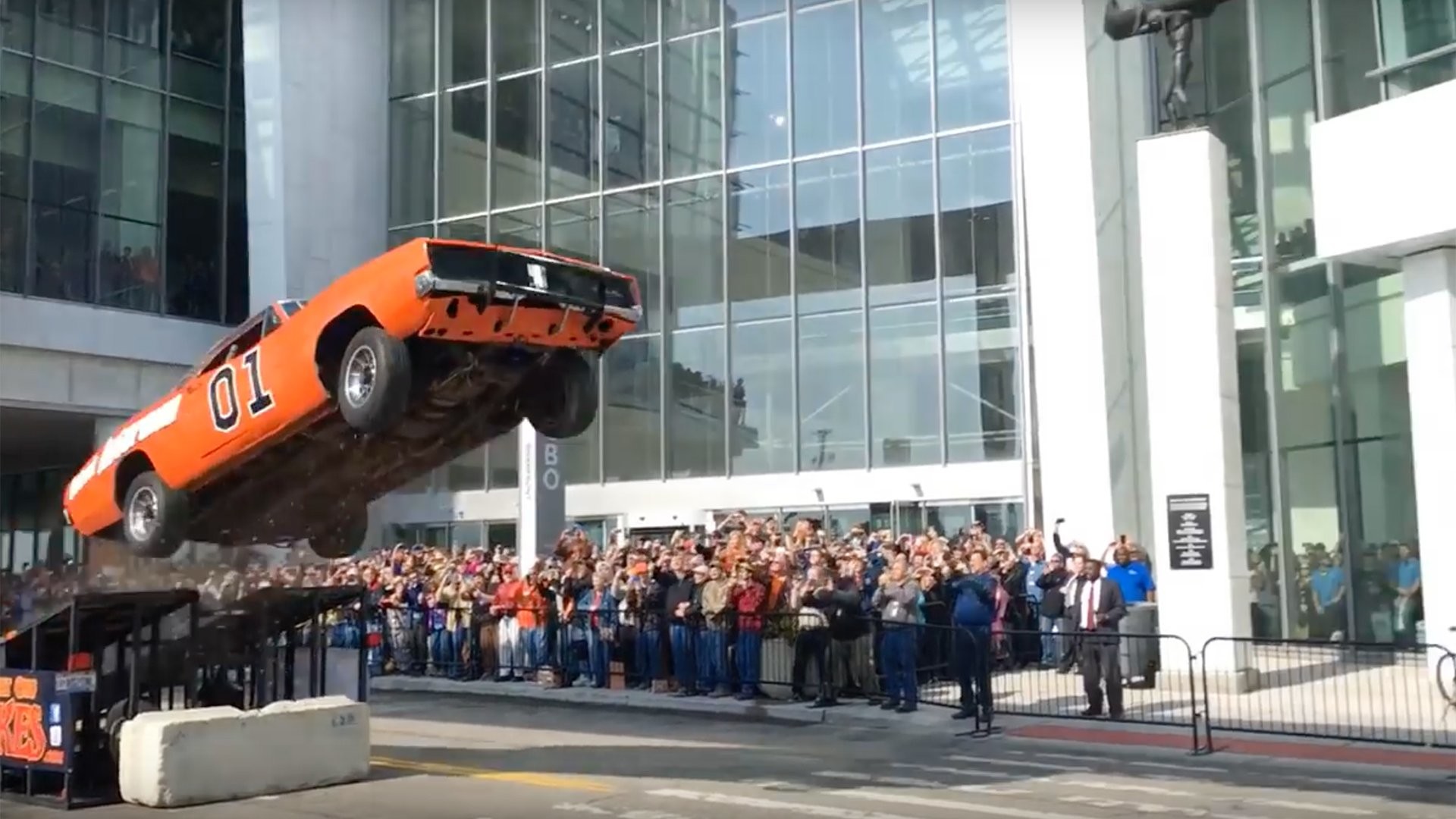 1920x1080 Epic Dukes of Hazzard General Lee Stunt in Detroit Ends, Predictably, in  Awesome Crash - The Drive