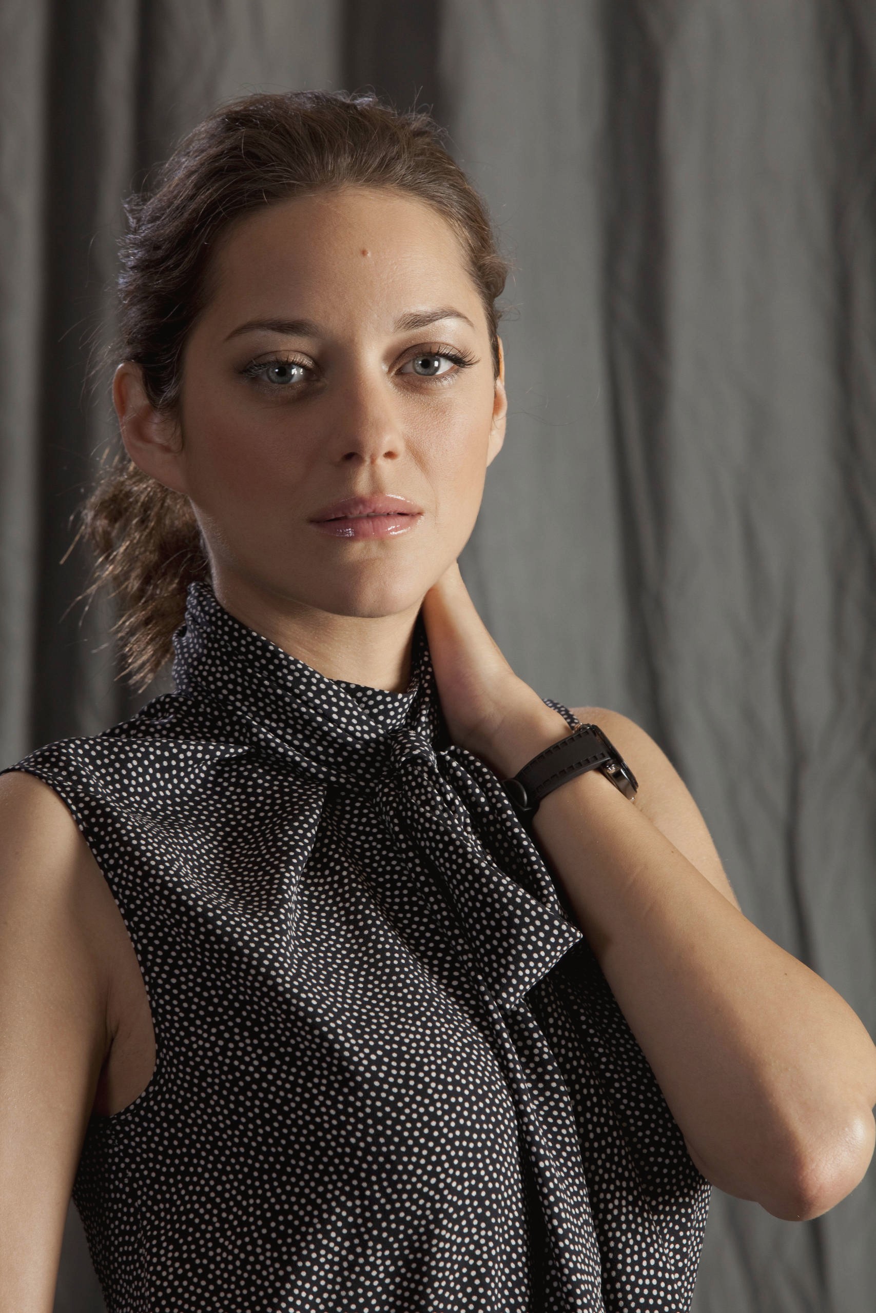 1707x2560 Marion Cotillard wallpapers for iphone