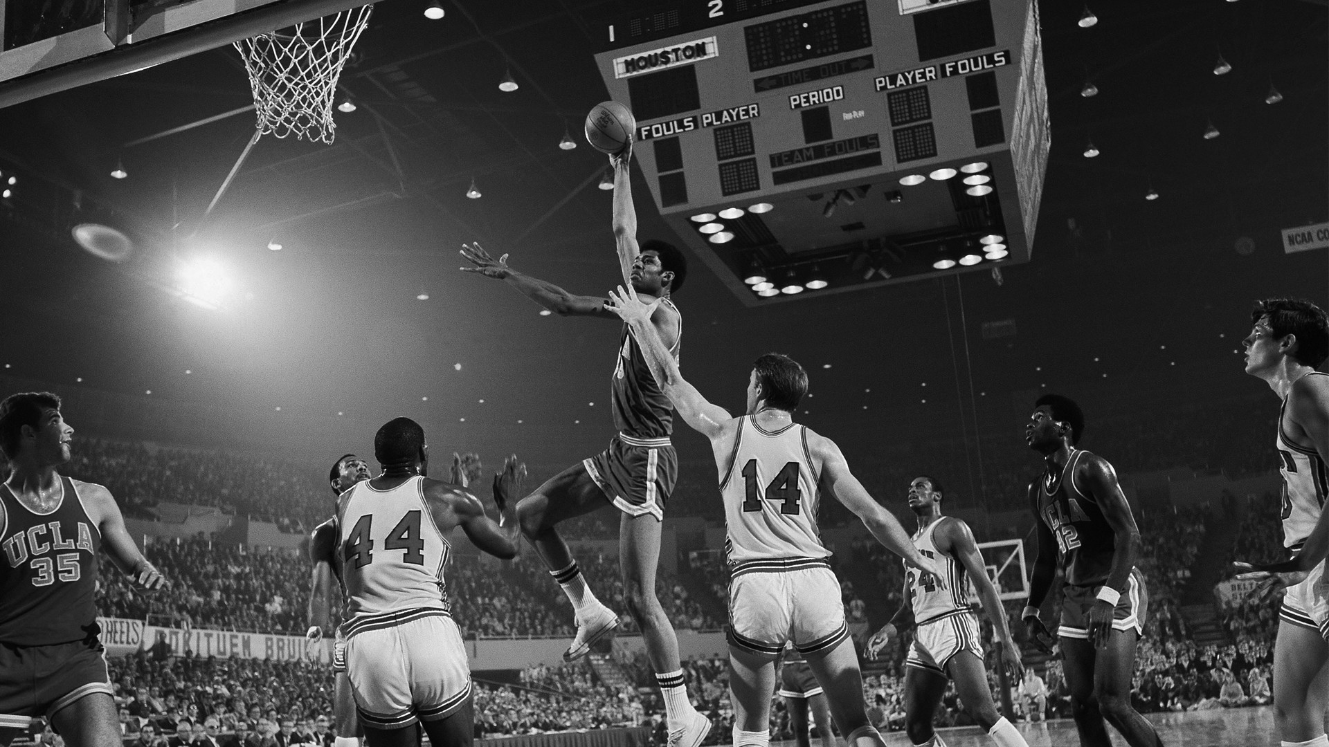 1920x1080 Basketball traditionalists used to loathe the slam dunk, and racism  contributed to the banning of the crowd-pleasing move from college  basketball in 1967.