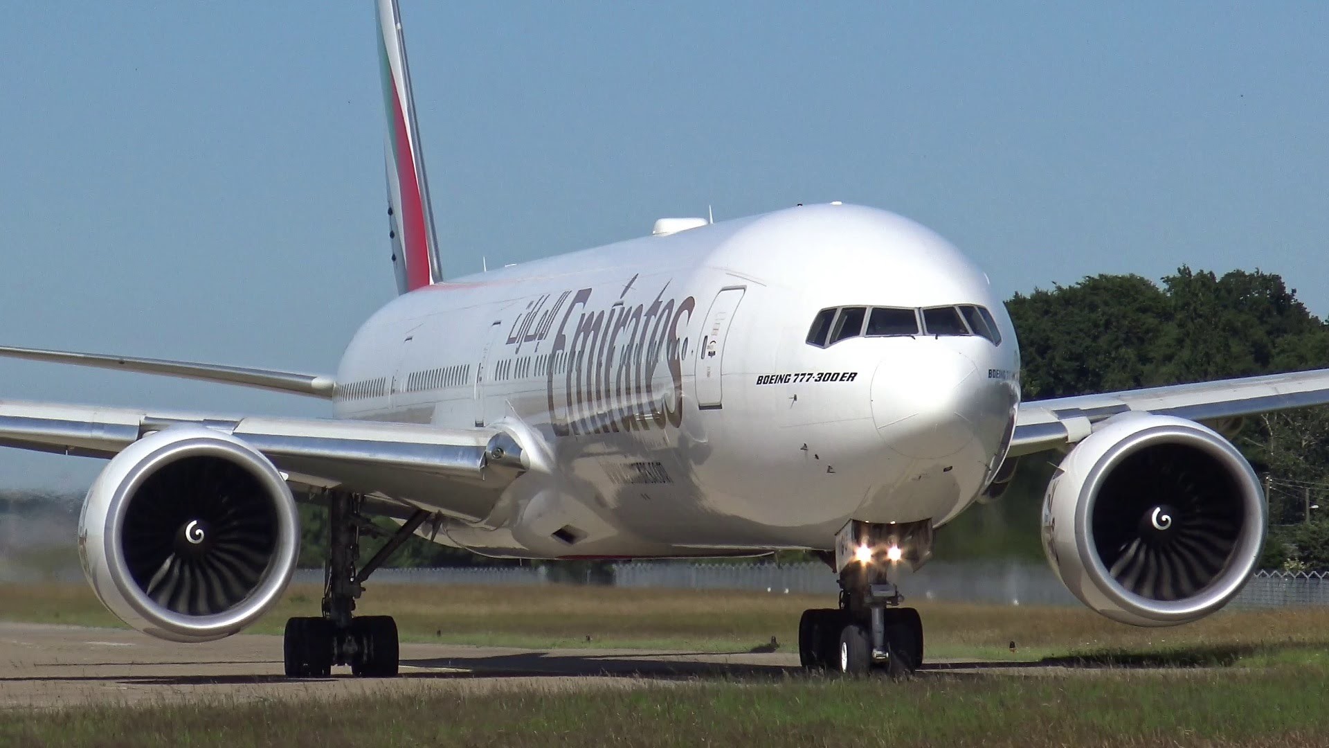 1920x1080 Emirates Boeing 777-300ER | CLOSE Taxi & Takeoff @ Hamburg Airport. Hamburg  Videos HD