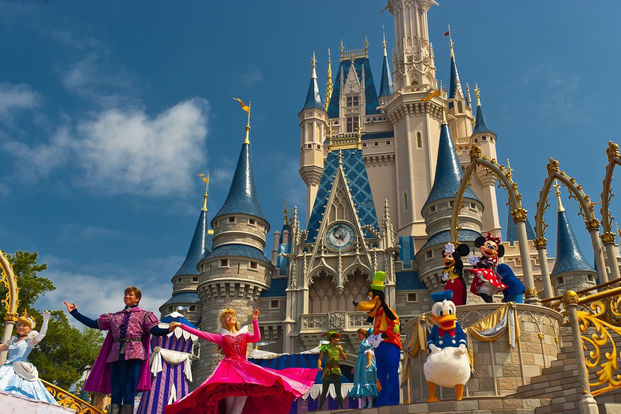 2000x1333 There's a secret hotel suite inside Cinderella's Castle in Disney  World—take a look inside