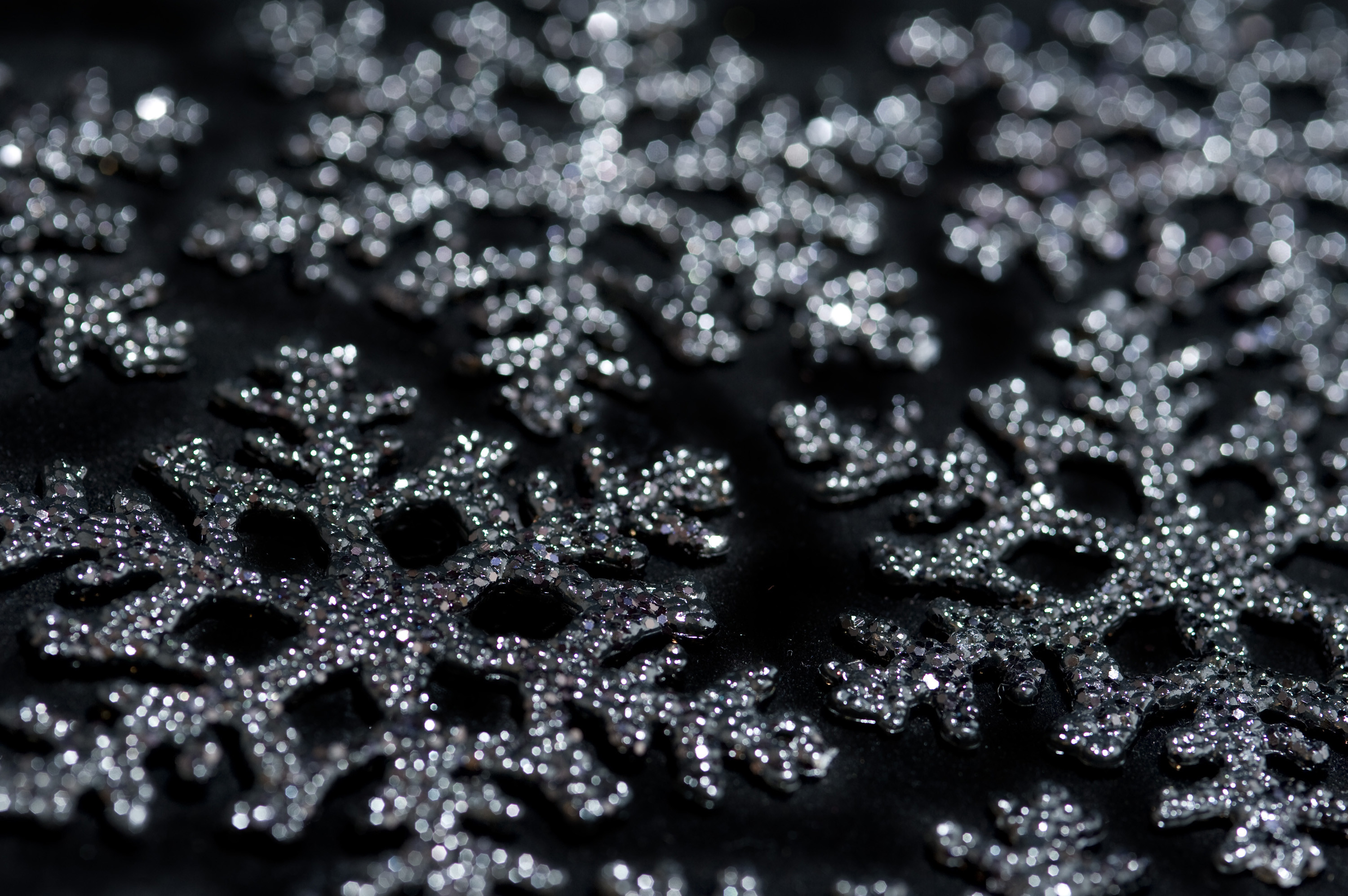 3000x1996 a background picture of christmas snowflake decorations on a black  background