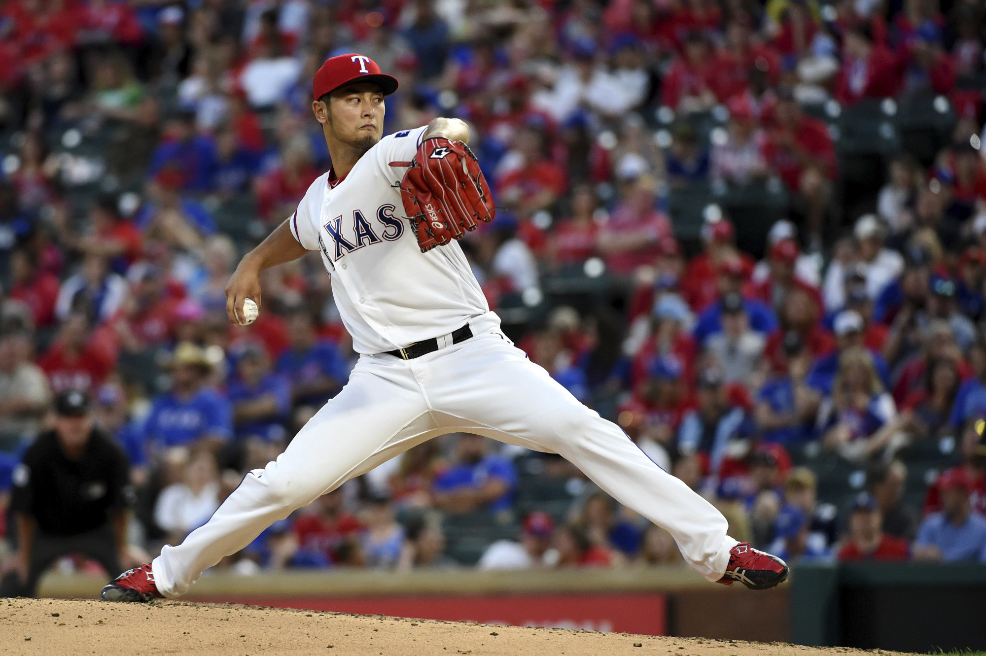 2000x1331 Texas starting pitcher yu darvish delivers during the rangers 6 1 loss to  the