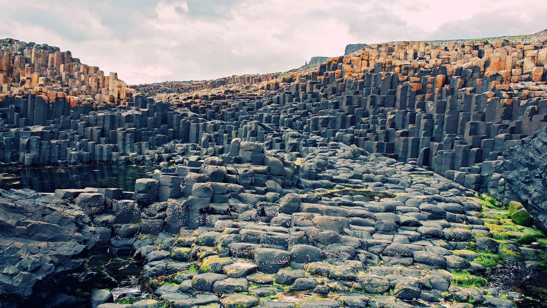1920x1080 Giant's Causeway is the only UNESCO World Heritage-listed site and it can  be found in the Northern part of Ireland. This wonder of nature is made up  of over ...