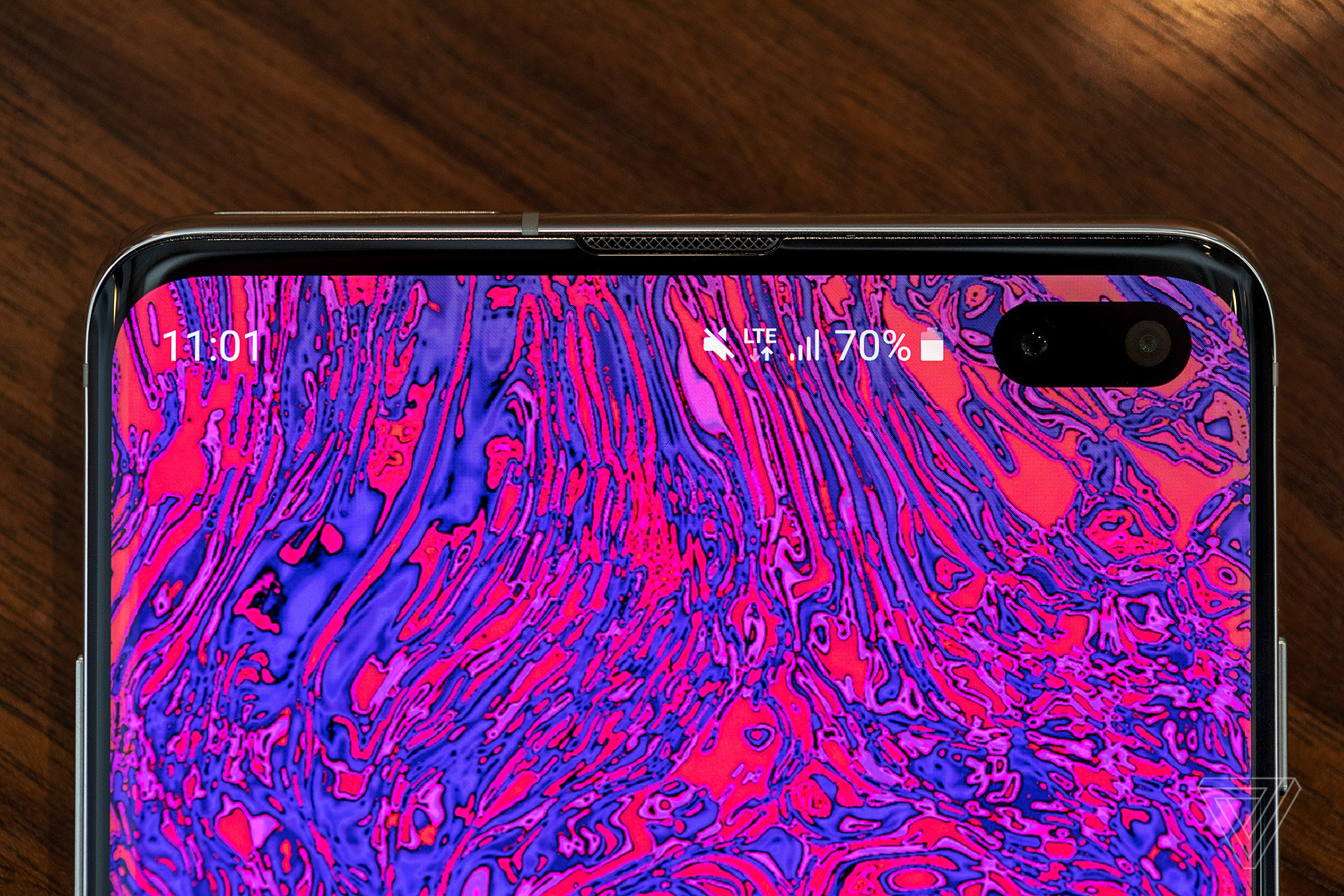 2040x1360 The best part of the Galaxy S10's hole punch is the potential for wallpapers