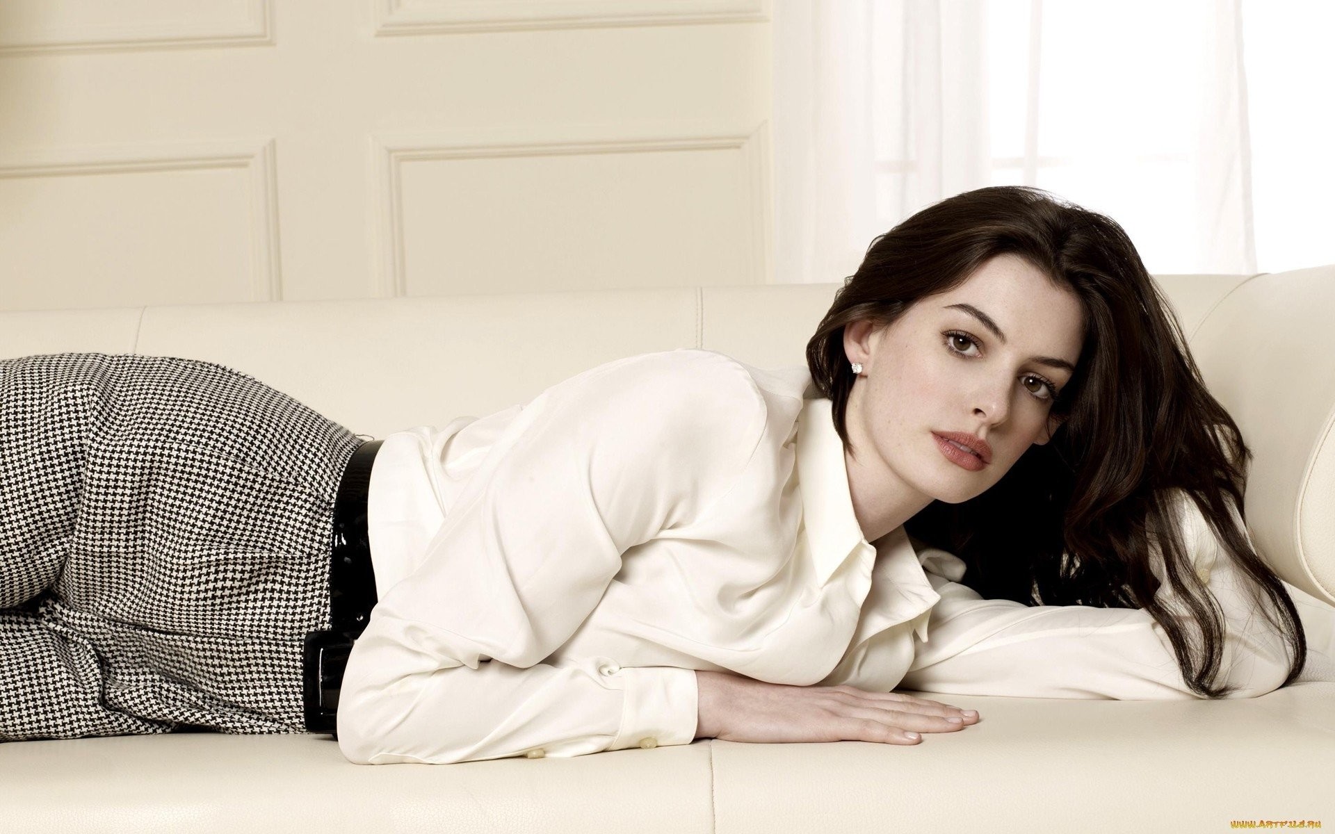 1920x1200 Anne Hathaway HD Images : Get Free top quality Anne Hathaway HD Images for  your desktop PC background, ios or android mobile phones at WOWHDBackgro…