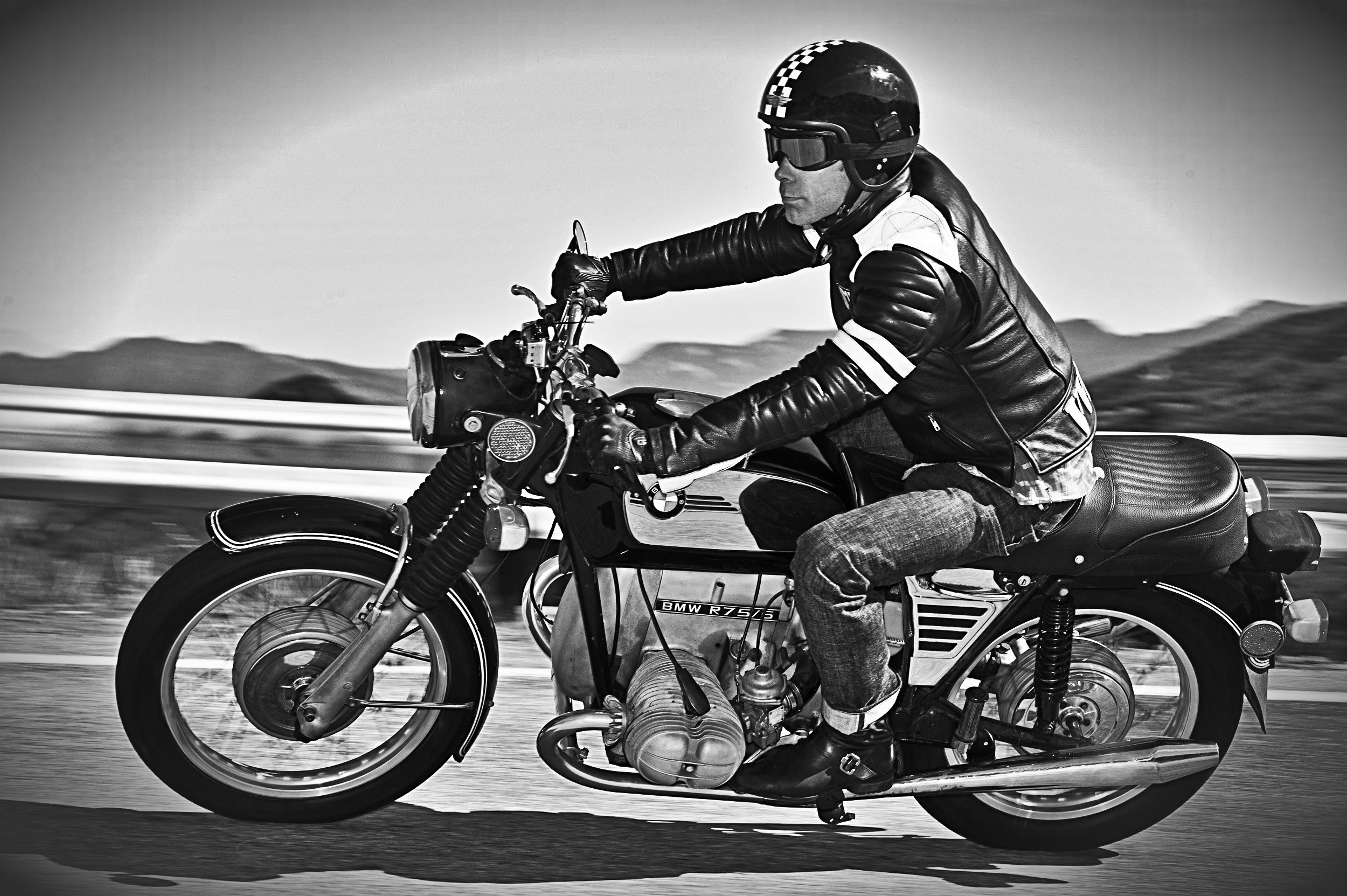 2500x1663 Vintage Motorcycle Wallpaper High Quality