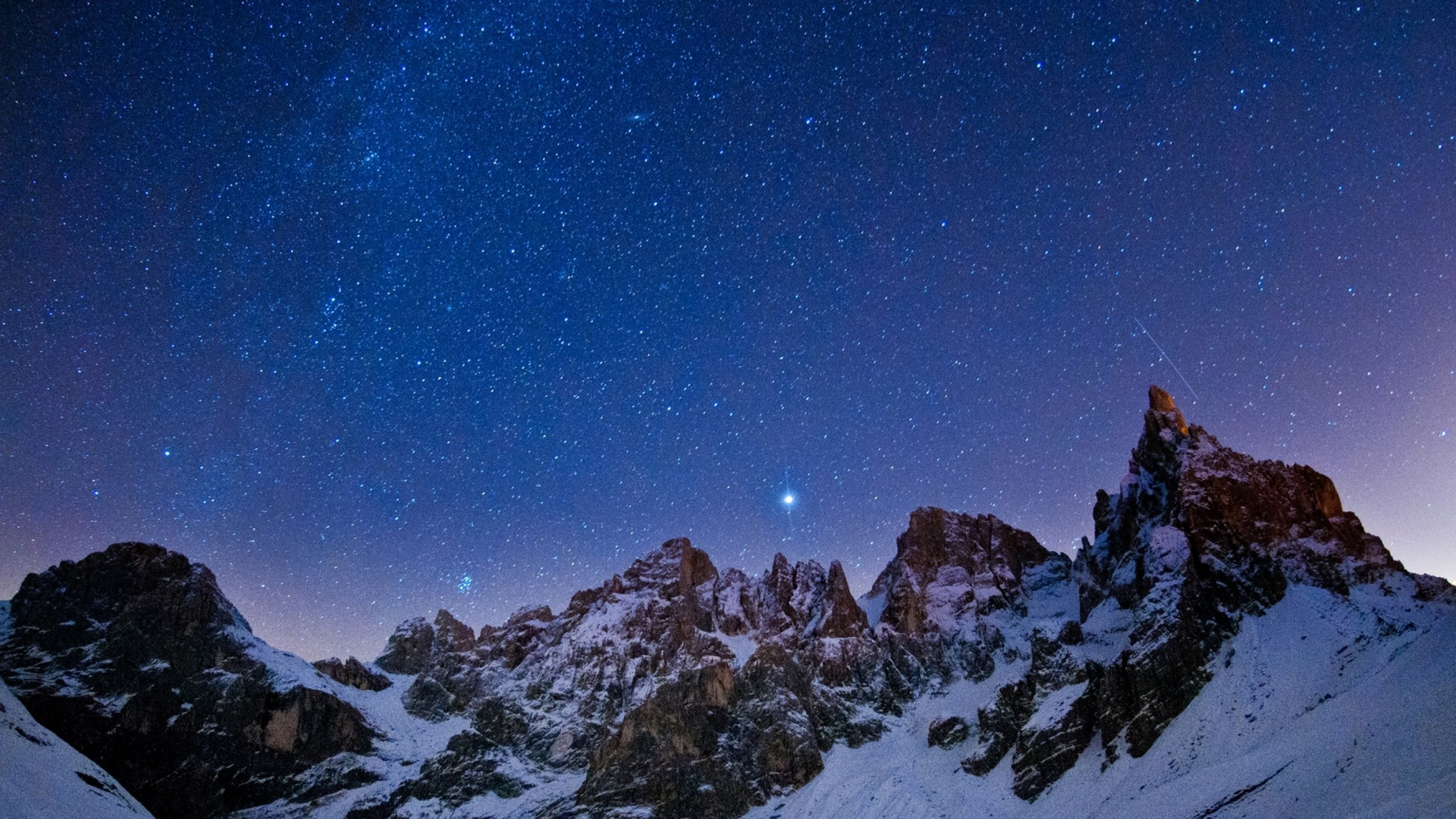 2560x1440  Wallpaper mountains, sky, night, stars, light, winter