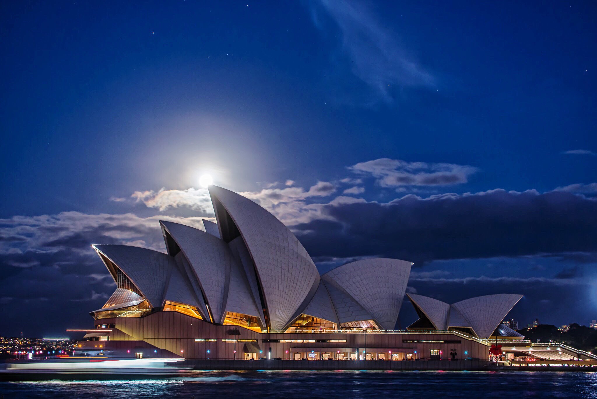 2048x1367 Sydney Opera House Moonlight Wallpaper