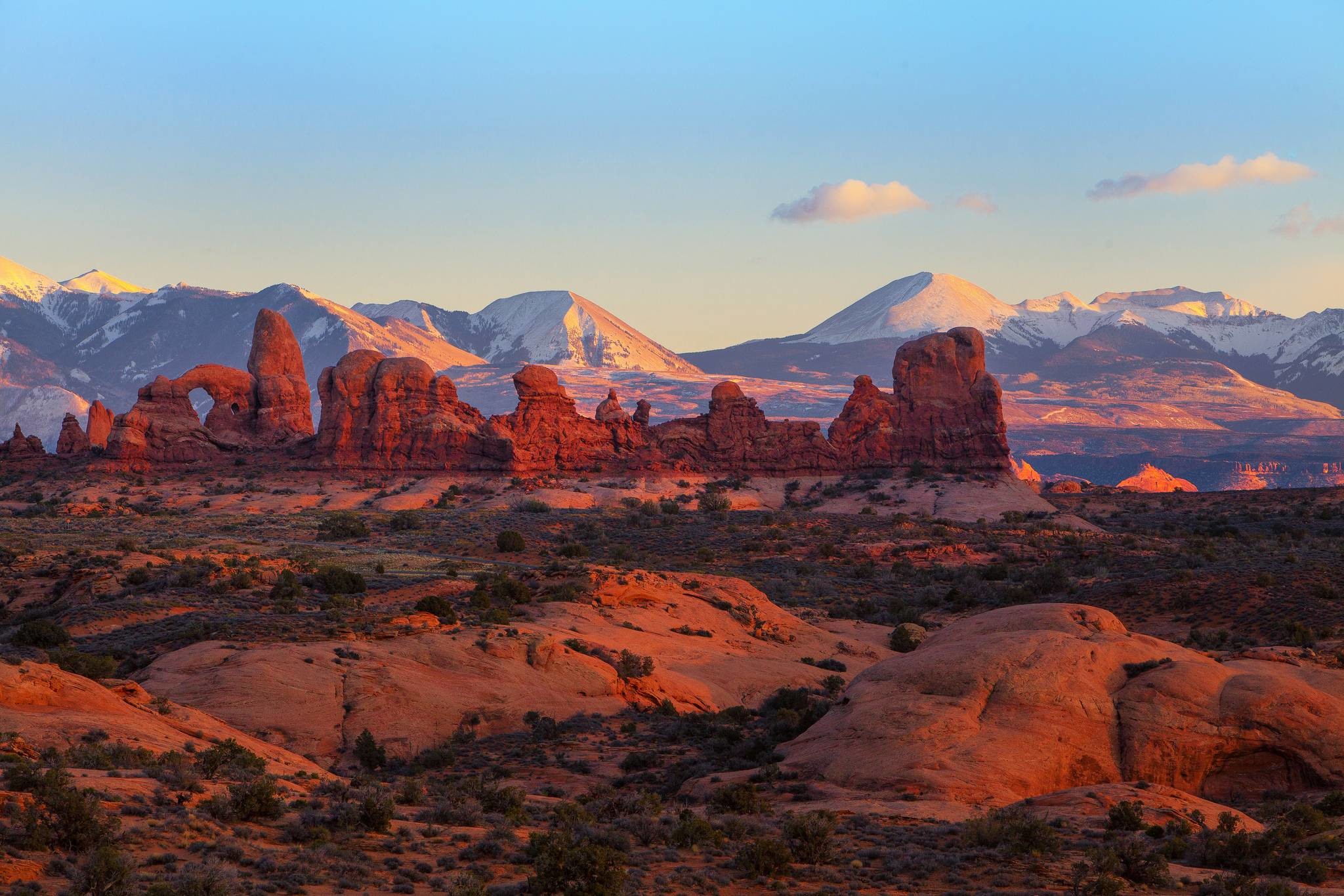 2048x1366 Download wallpaper Utah, Arches National Park, tower arch .