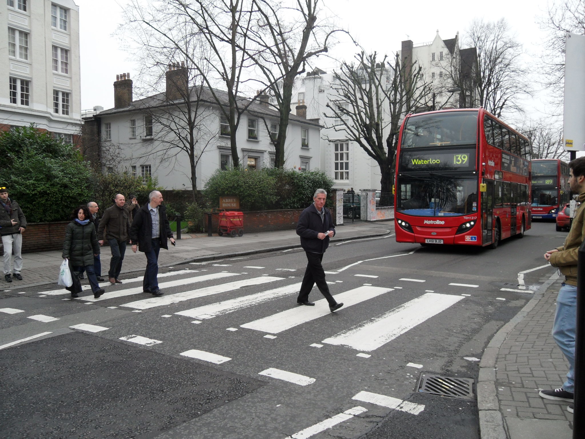 2048x1536 File:Abbey Road zebra crossing & Abbey Road Studios.jpg
