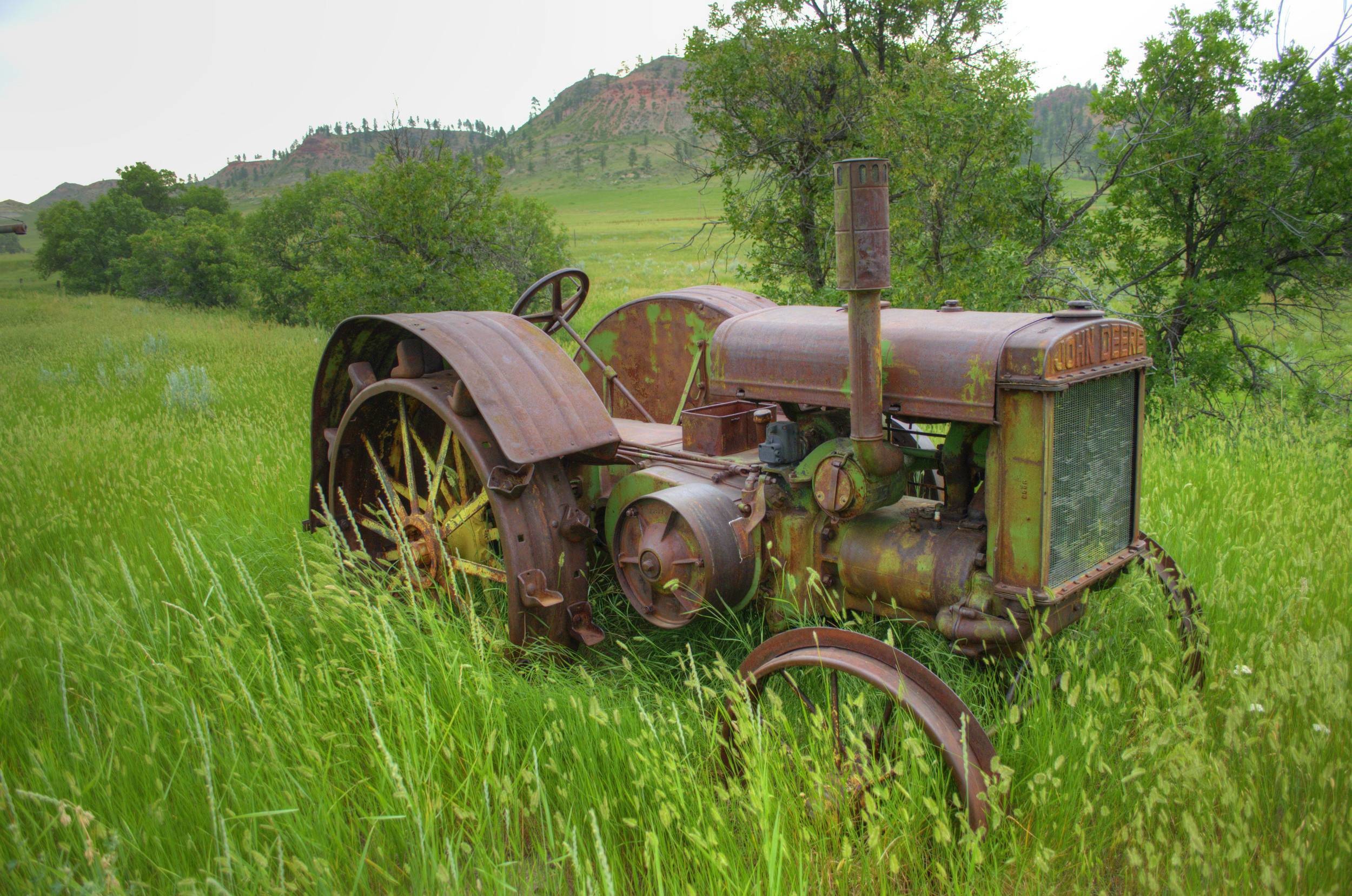 2500x1657 Vehicles - John Deere Grass Old Rust Wallpaper