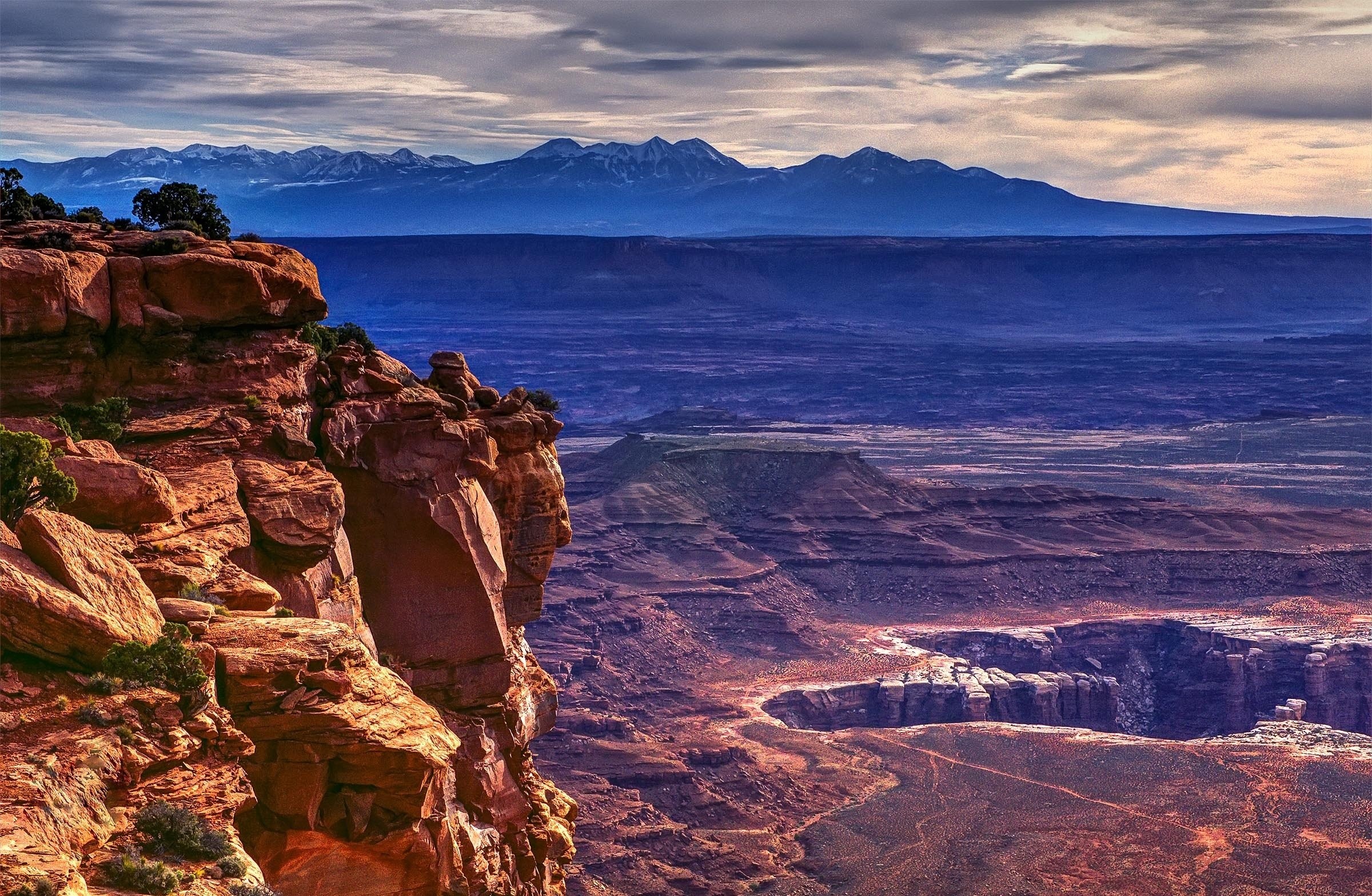 2400x1569 Park near Moab Utah desert landscape mountains wallpaper background  