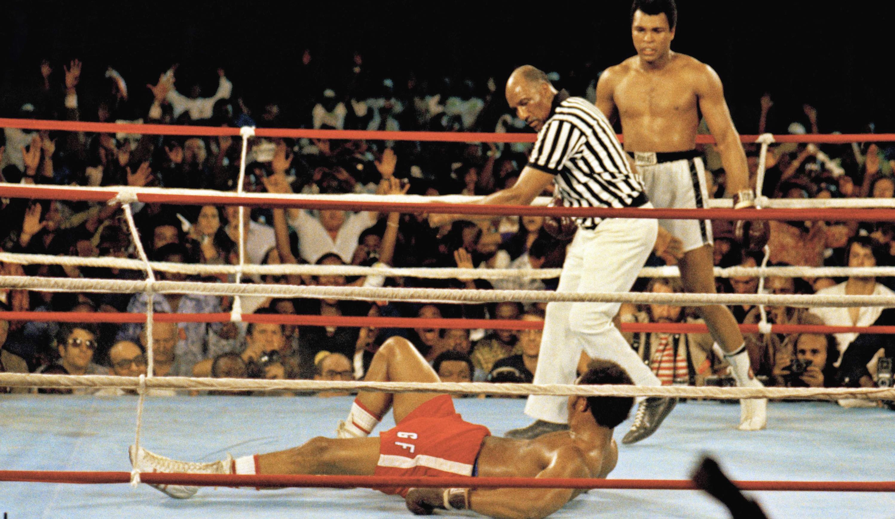 2995x1738 Muhammad Ali, right, stands back as referee Zack Clayton calls the count  over opponent