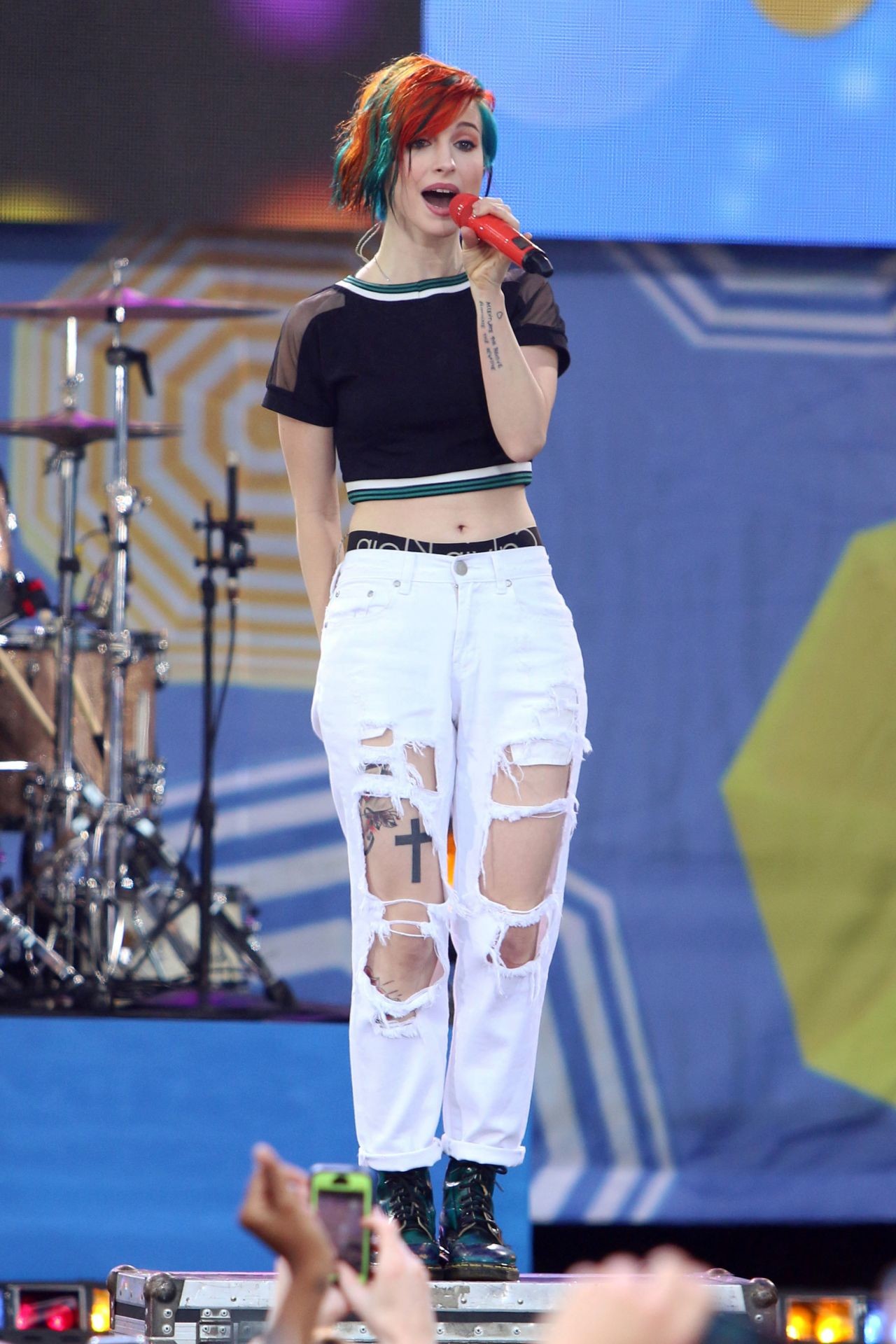 1280x1920 Hayley Williams Performs at Good Morning America in New York City – June  2014