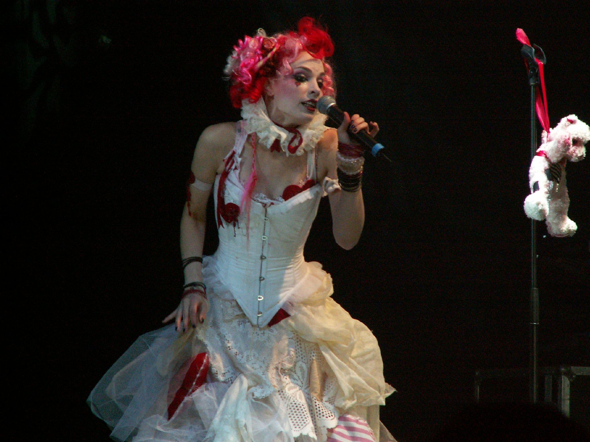 2048x1536 Datei:Emilie Autumn at M'era Luna 2007.jpg
