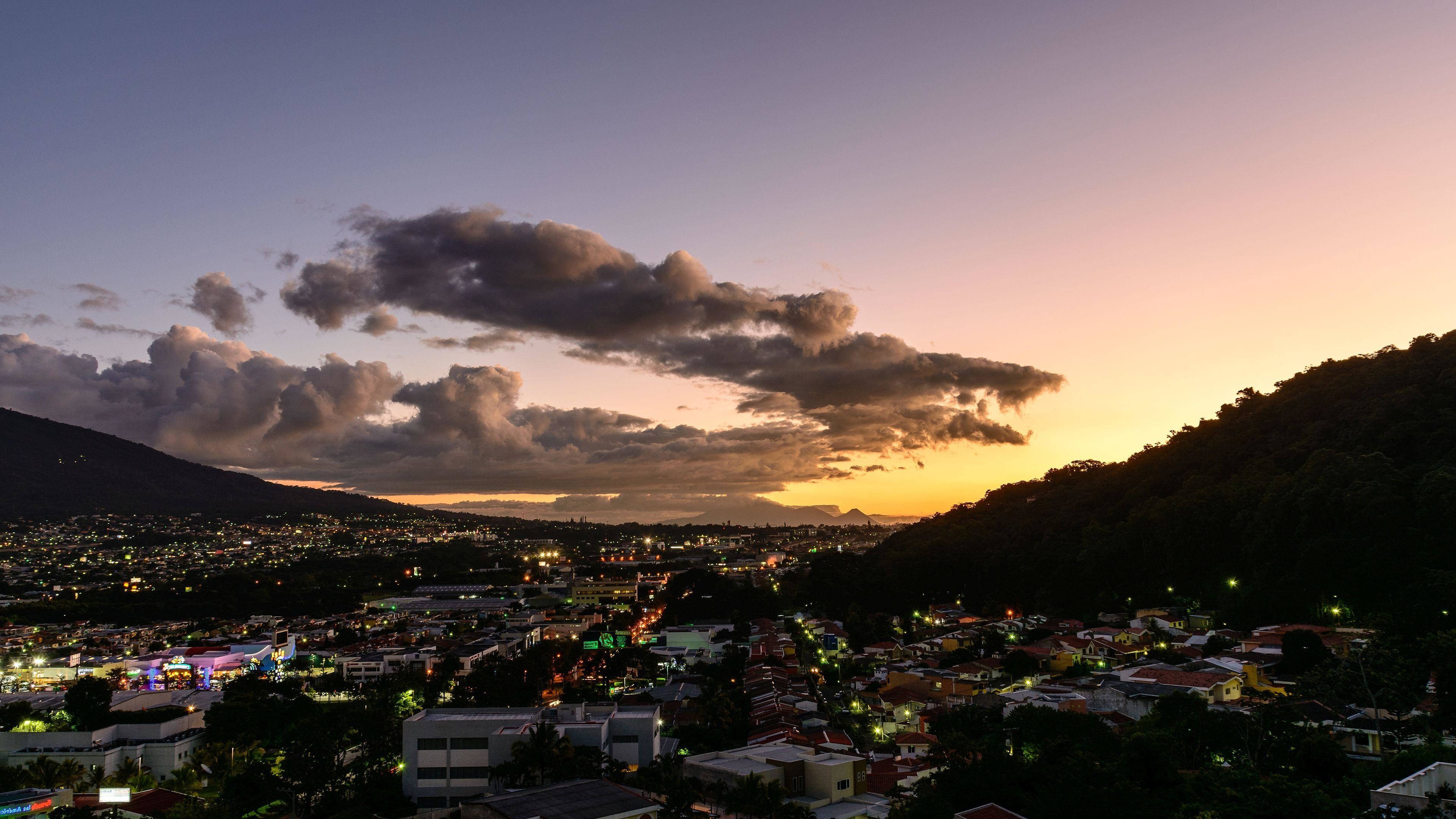 3840x2160 San Salvador after the sunset