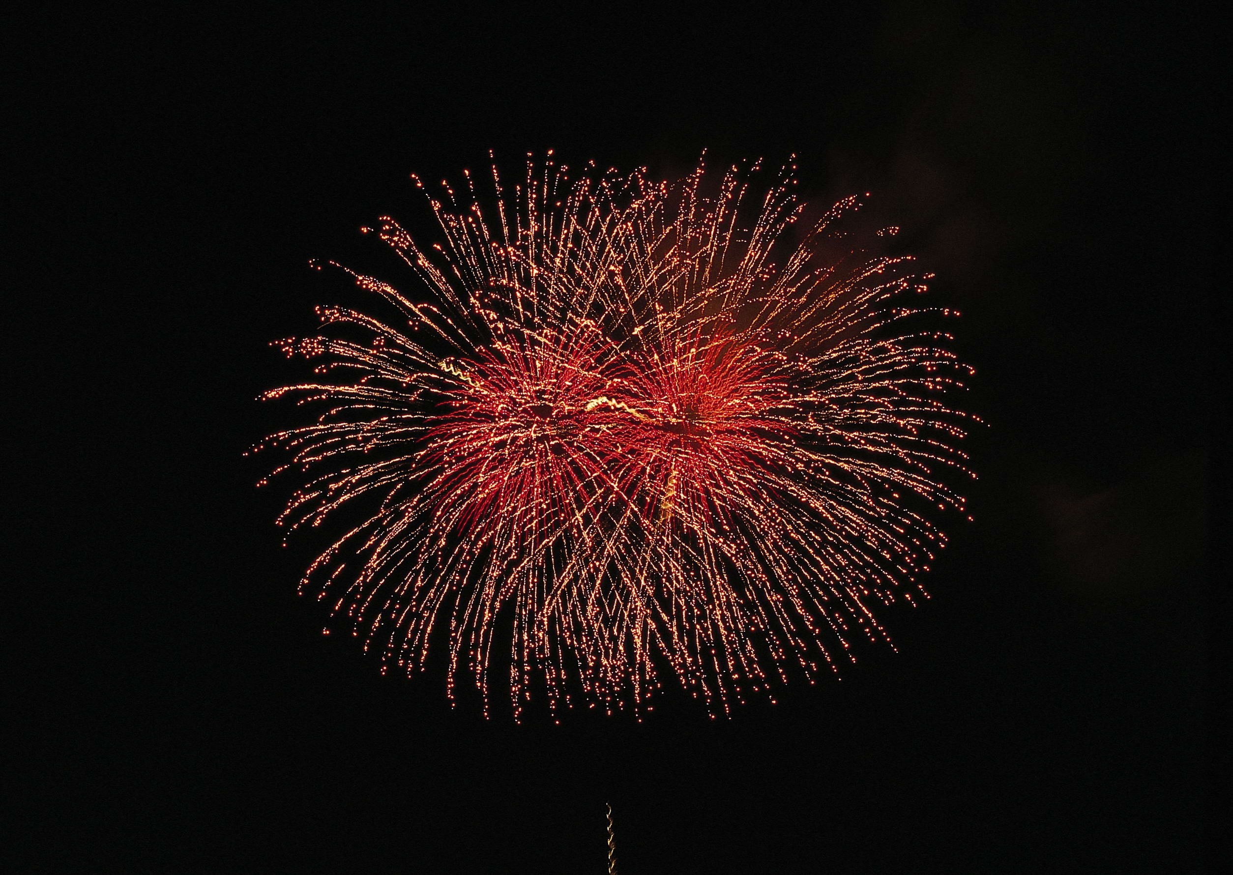 2508x1780 free screensaver wallpapers for fireworks