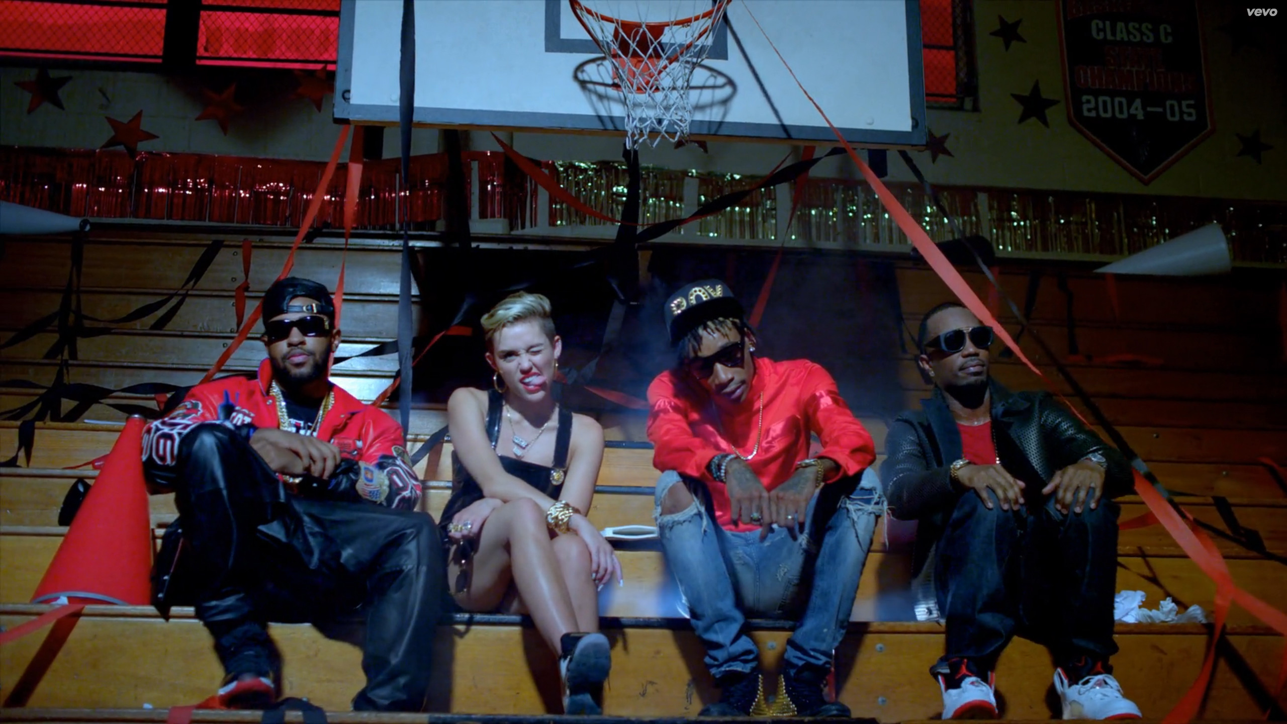 2560x1440 No elaboration needed. shiekh-shoes-23-mike-will-made-it-miley-