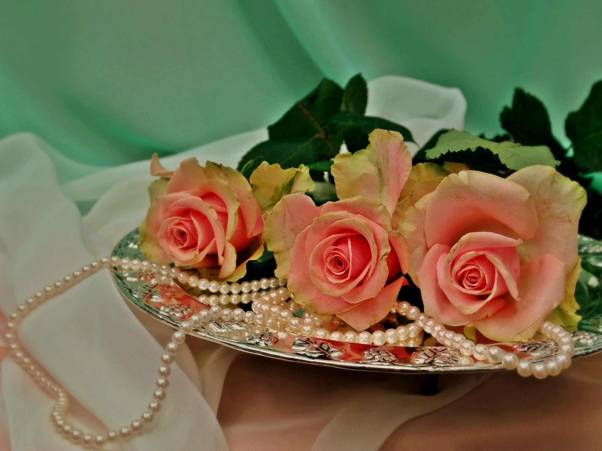 2048x1536  Wallpaper roses, flowers, three, tray, beads, pearls