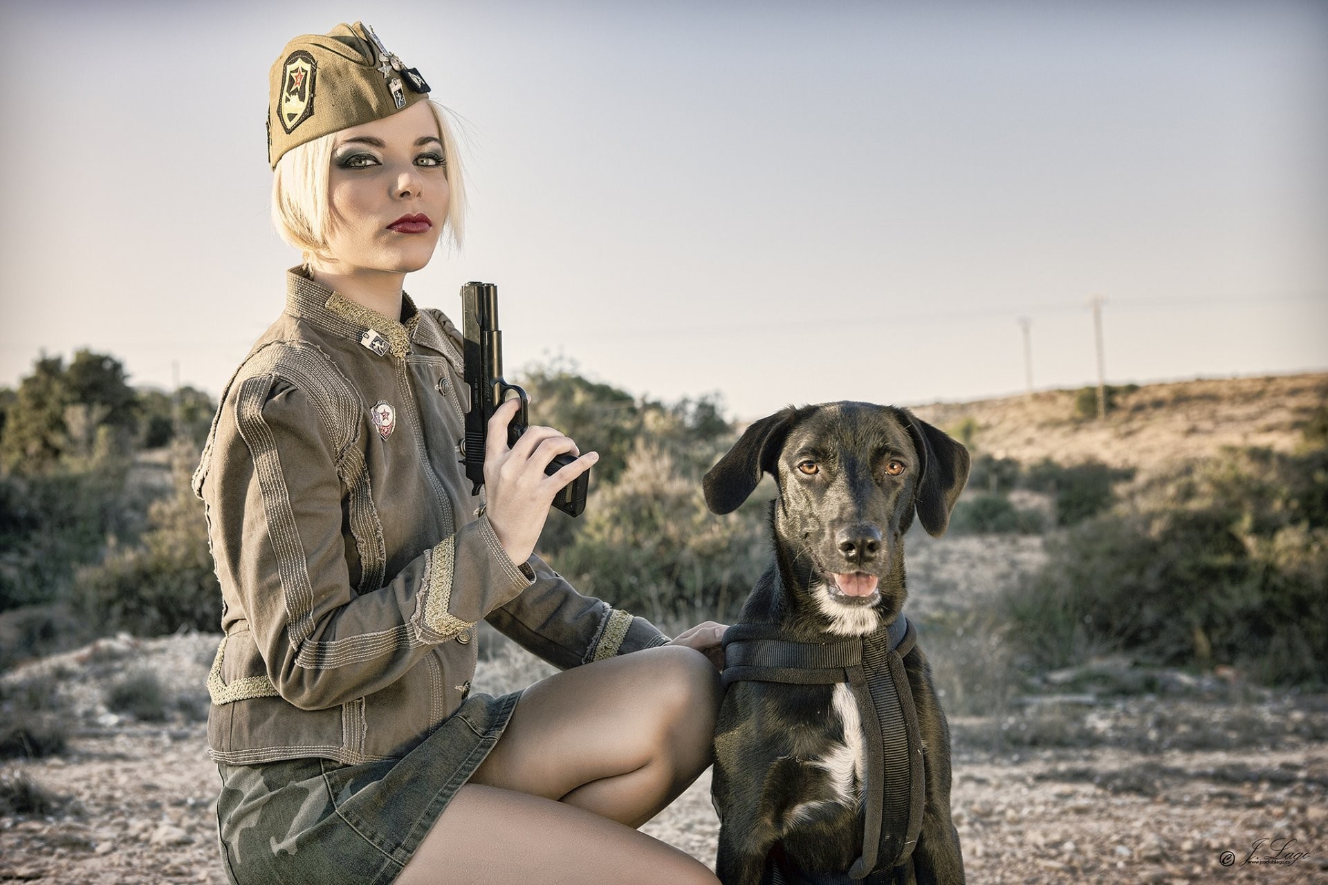 1920x1280 girl gun dog