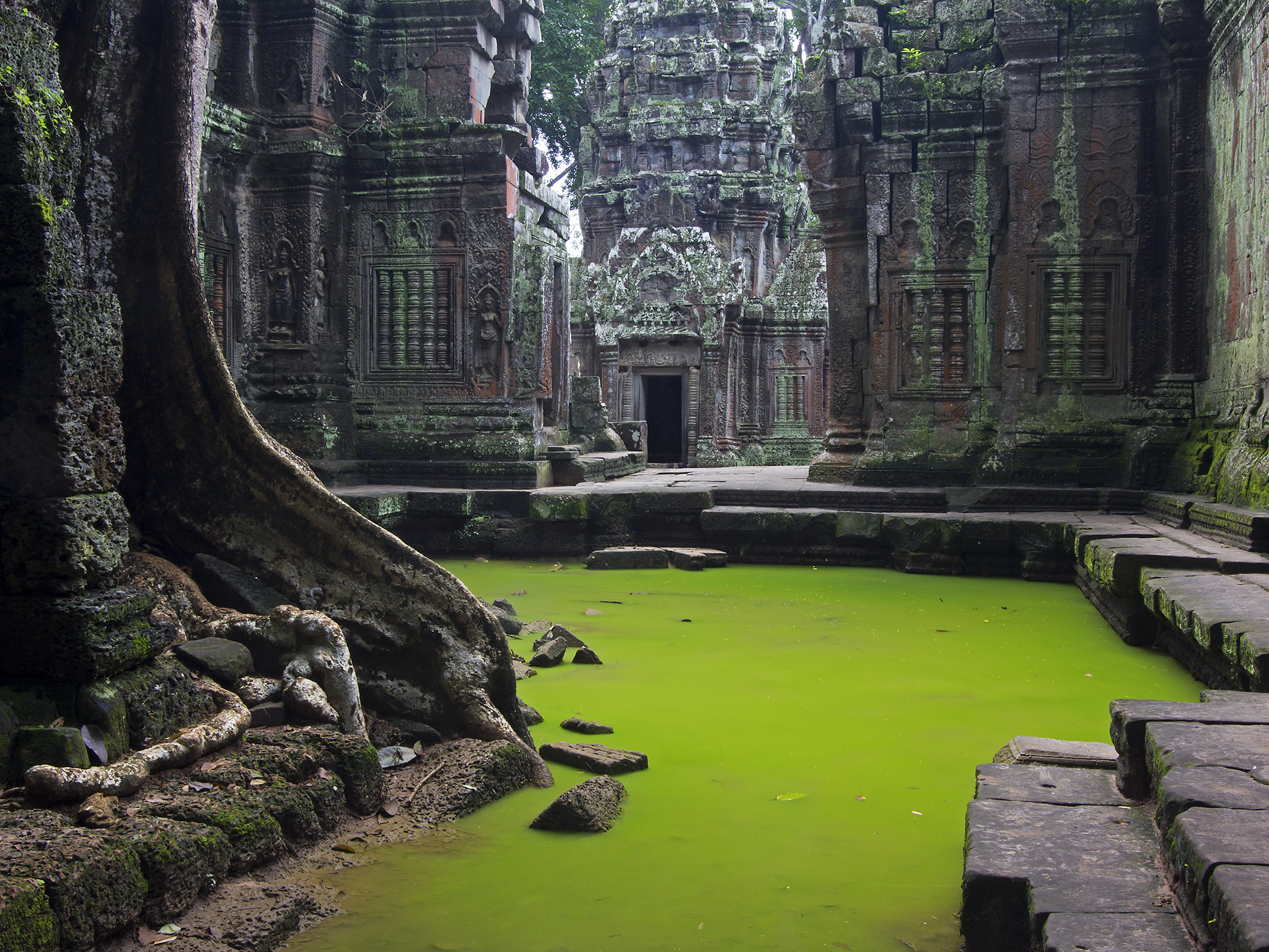 2048x1536 Echoes of Silence - Angkor Archaeological Park.
