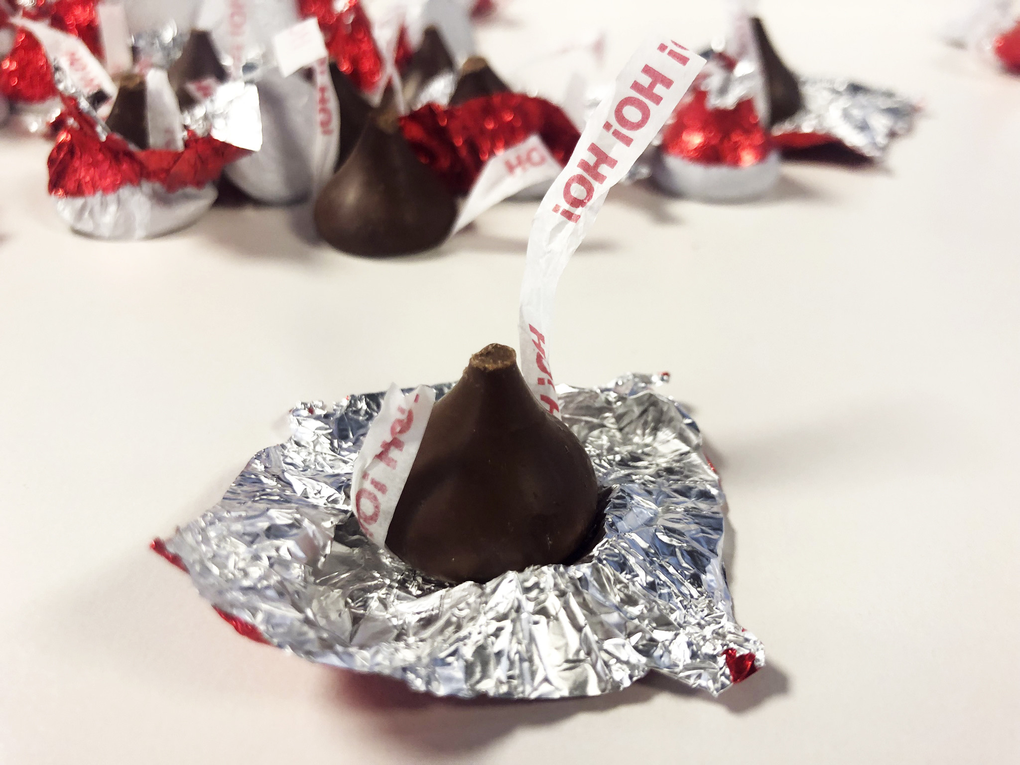 2048x1536 People Are Complaining That Hershey's Kisses Have Broken Tips—and the  Company Has Responded