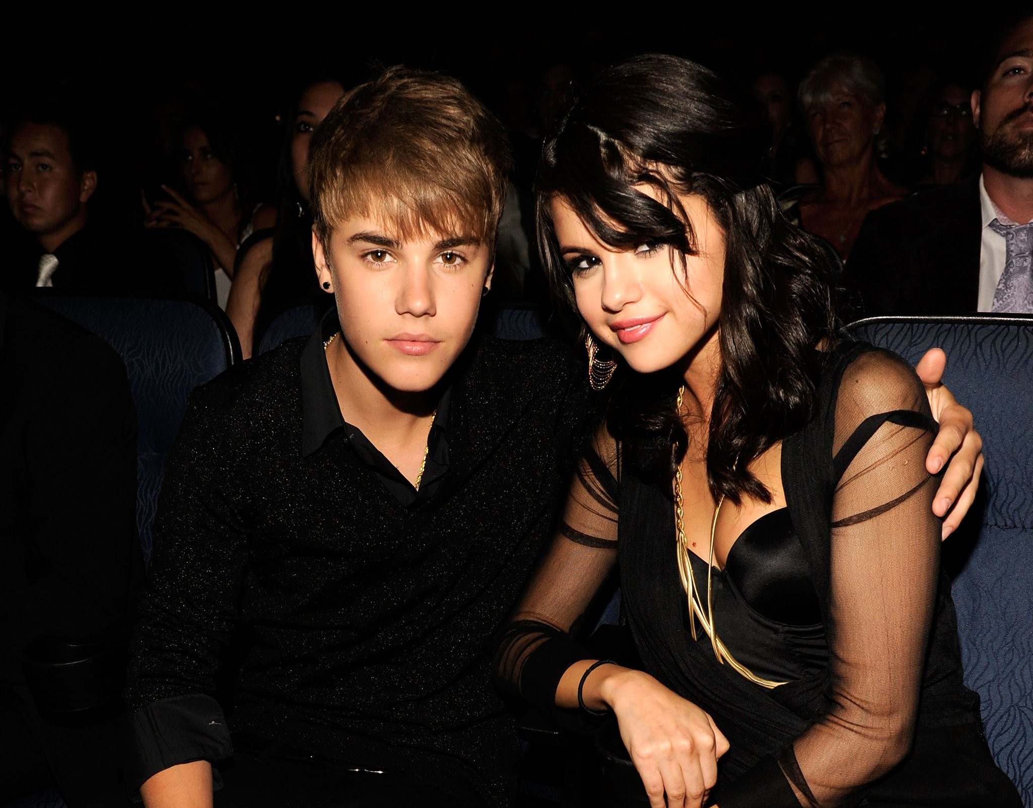 2048x1602 UNIVERSAL CITY, CA – JULY 22: Singer Justin Bieber and actress/singer  Selena Gomez attend the 2012 Teen Choice Awards at Gibson Amphitheatre on  July 22, ...