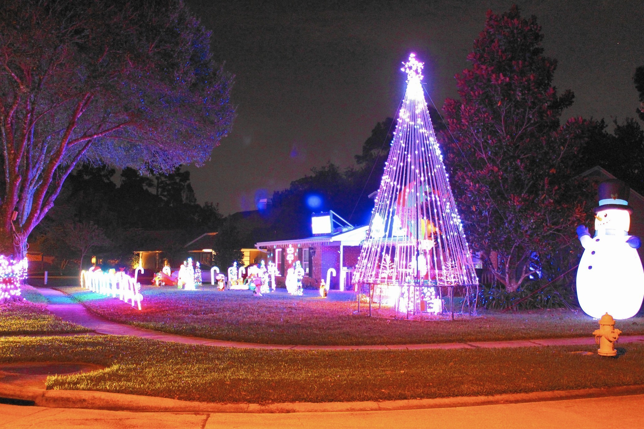 2048x1365 Best Christmas Lights in Florida. Phone Wallpaper