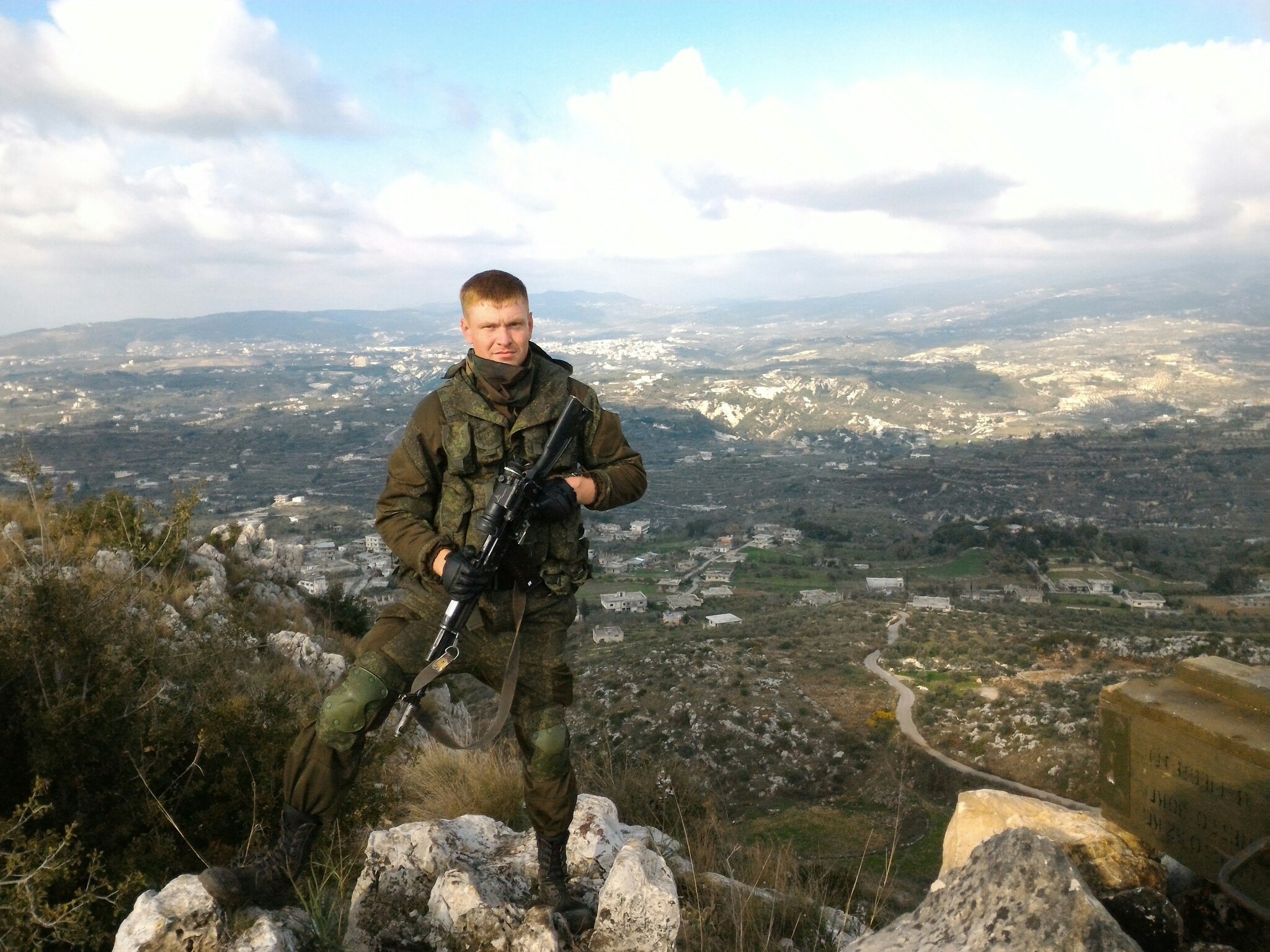 2048x1536 Russian marine in Latakia Governorate Syria wallpaper/ background for iPad  mini/ air/ 2 / pro/ laptop