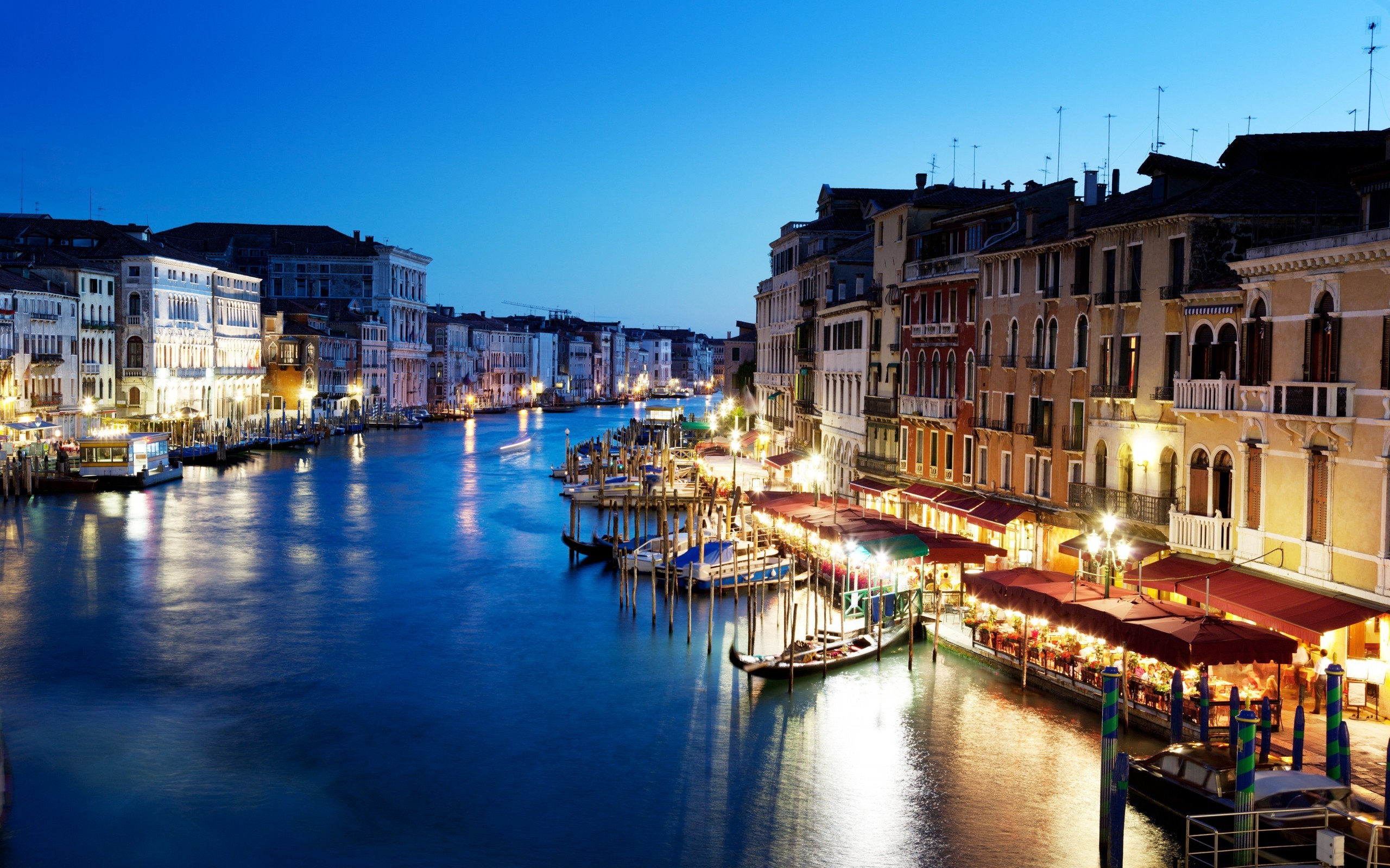 2560x1600 Grand Canal In Venice Italy At Sunset (click to view)