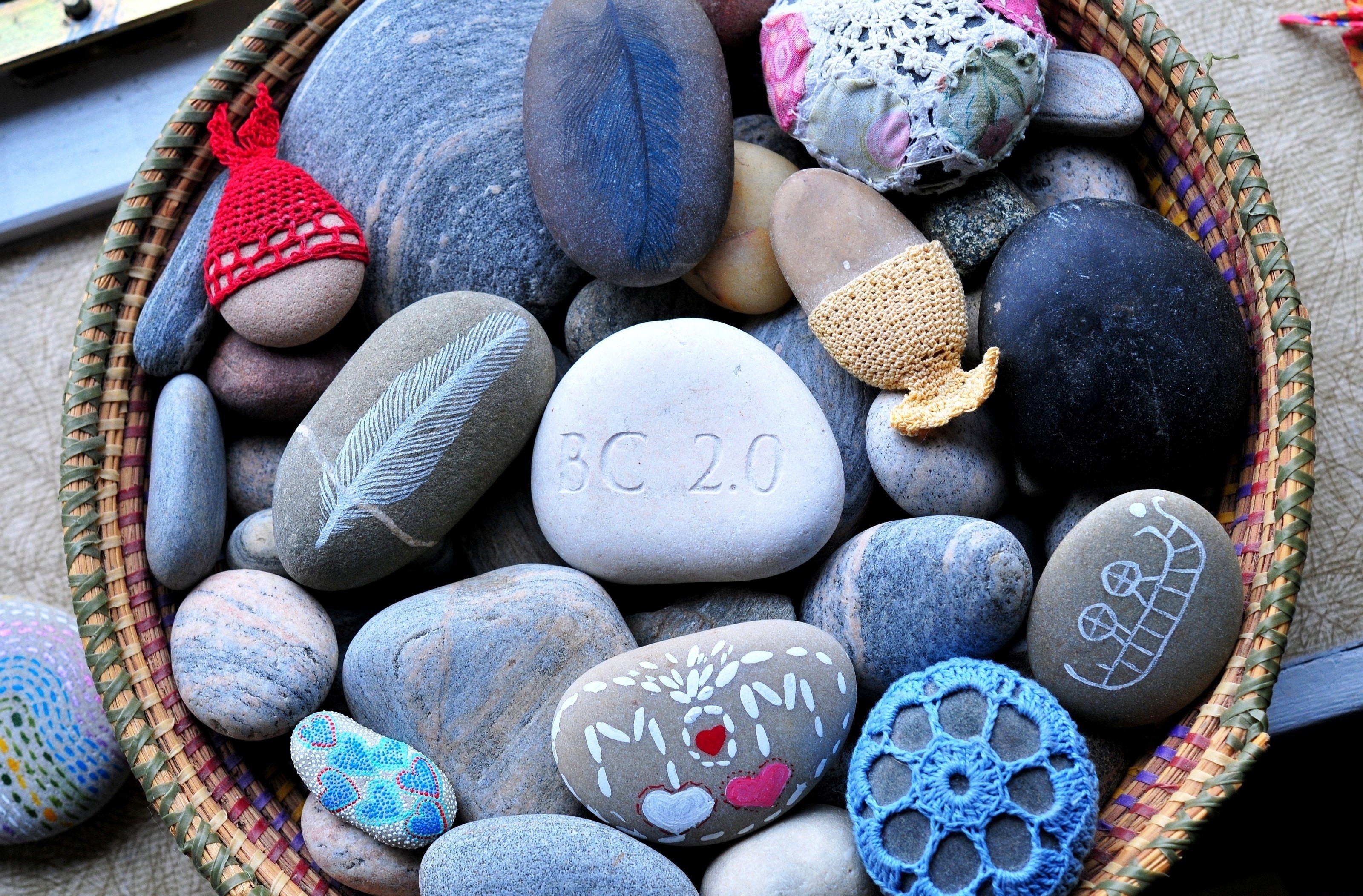 3200x2105 Beautiful Basket Of Stones