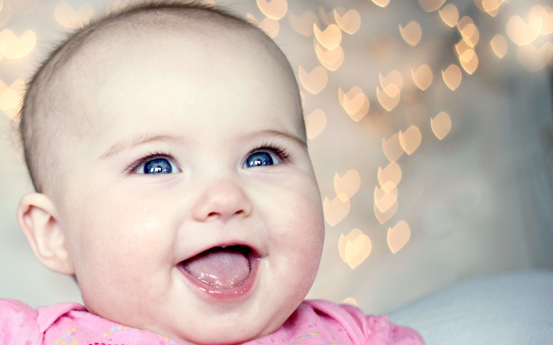1920x1200 Attractive Smiling Cute Baby HD Wallpaper #01410