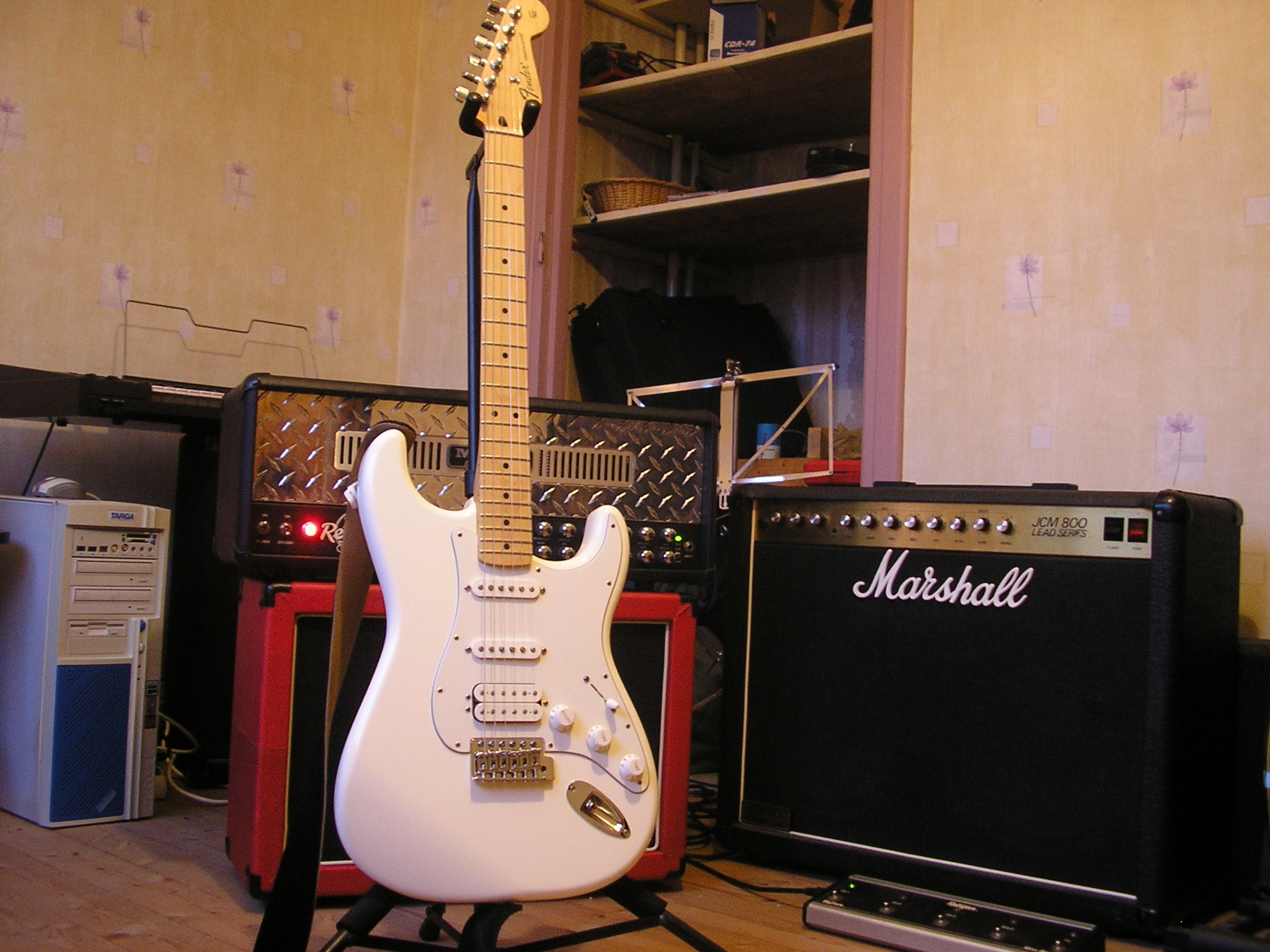 2048x1536 Fender Standard Stratocaster HSS [2006-2008] Anonymous images