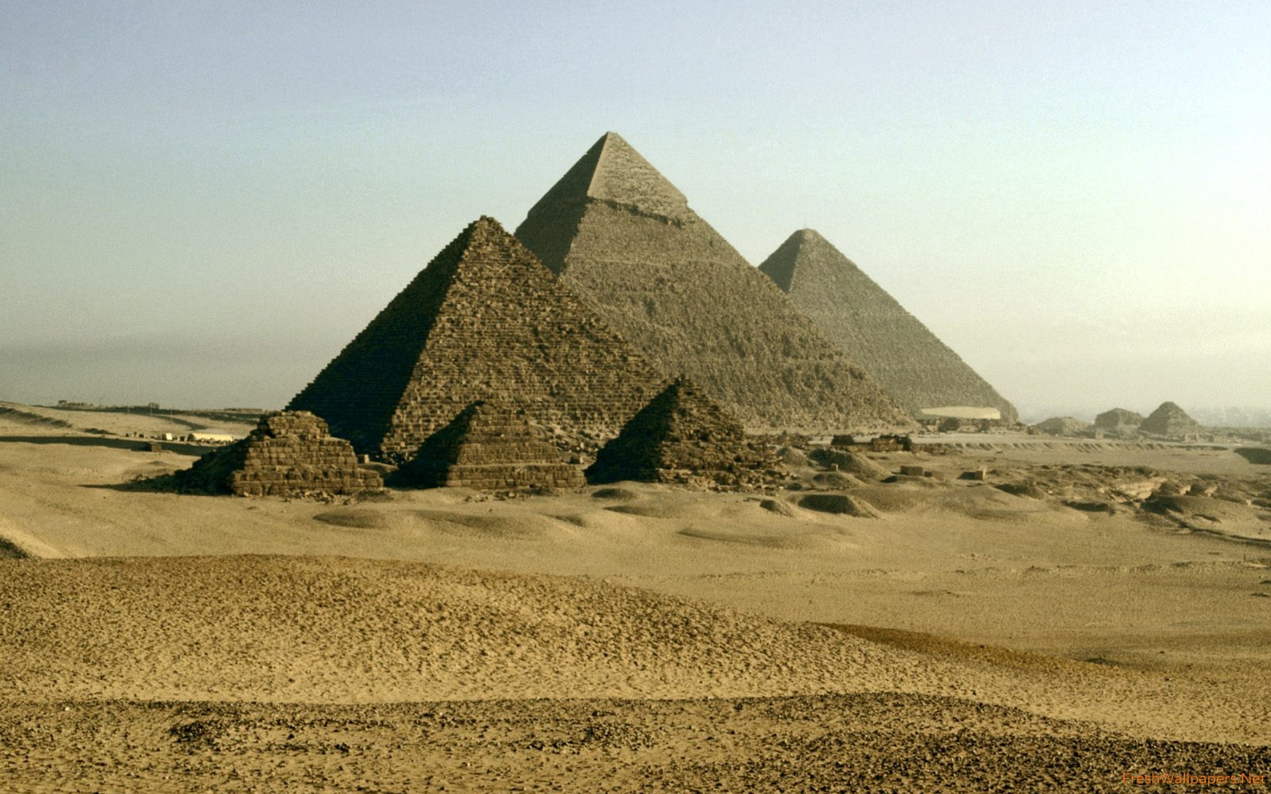 Древности пирамид. Пирамиды Гизы в Египте. Пирамида Гиза древний Египет. Египетские пирамиды на плато Гиза. Пирамида Гризы древний Египет.