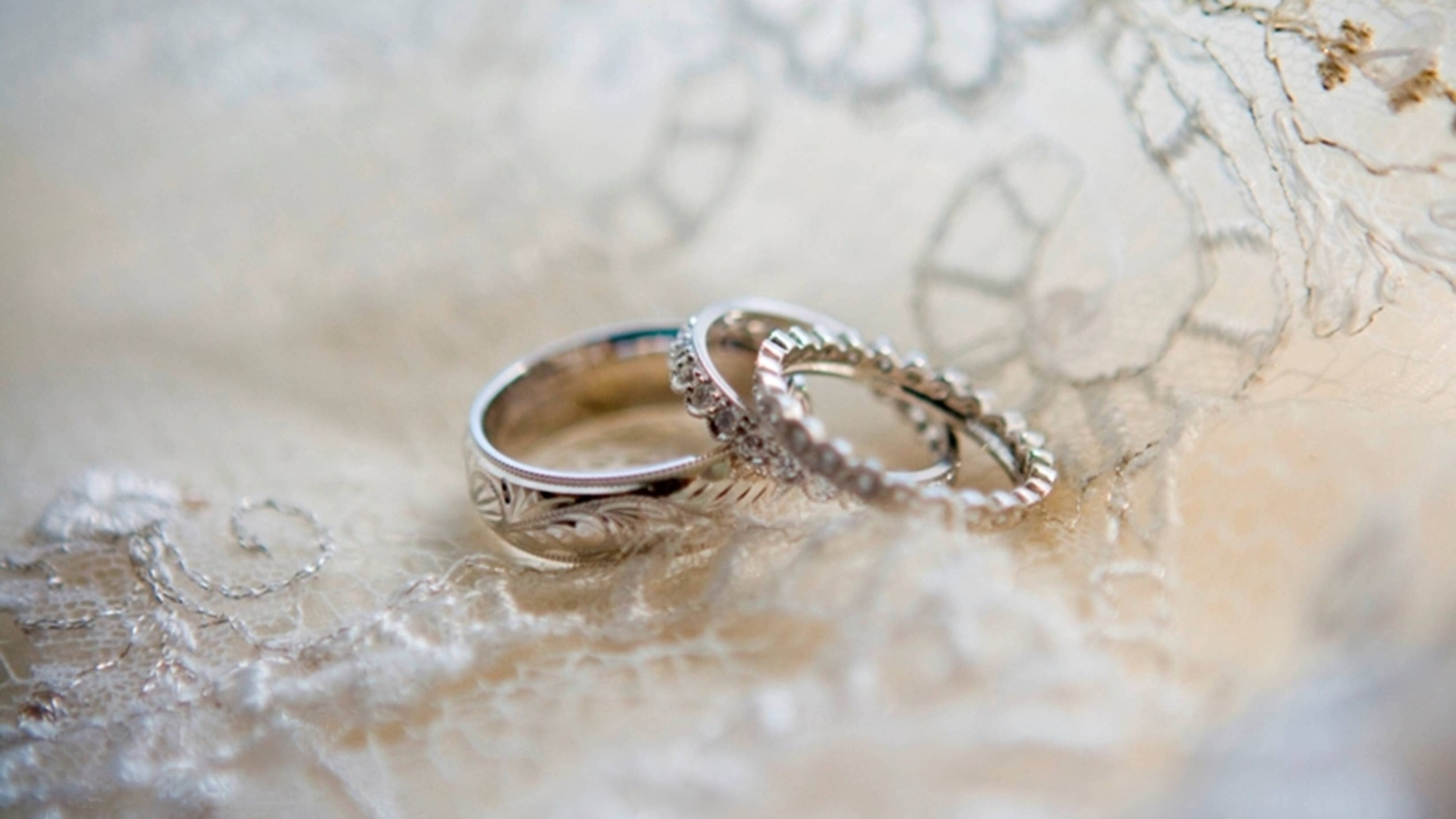 wedding bouquet and rings 17459285 Stock Photo at Vecteezy