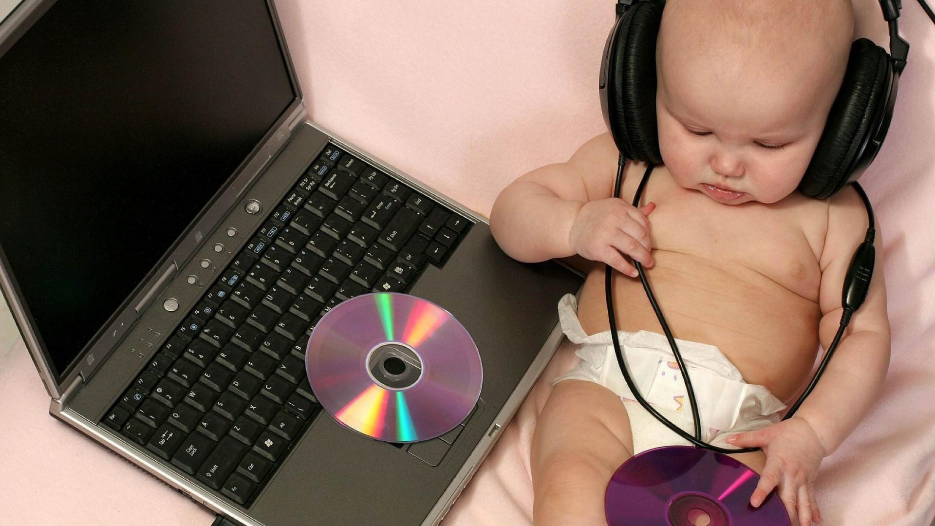 1920x1080 Smart Baby with Laptop and Headphones Photos