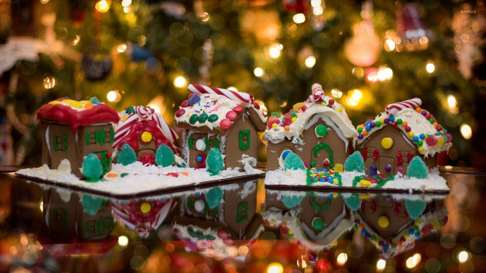 1920x1080 Gingerbread houses in front of the Christmas tree wallpaper
