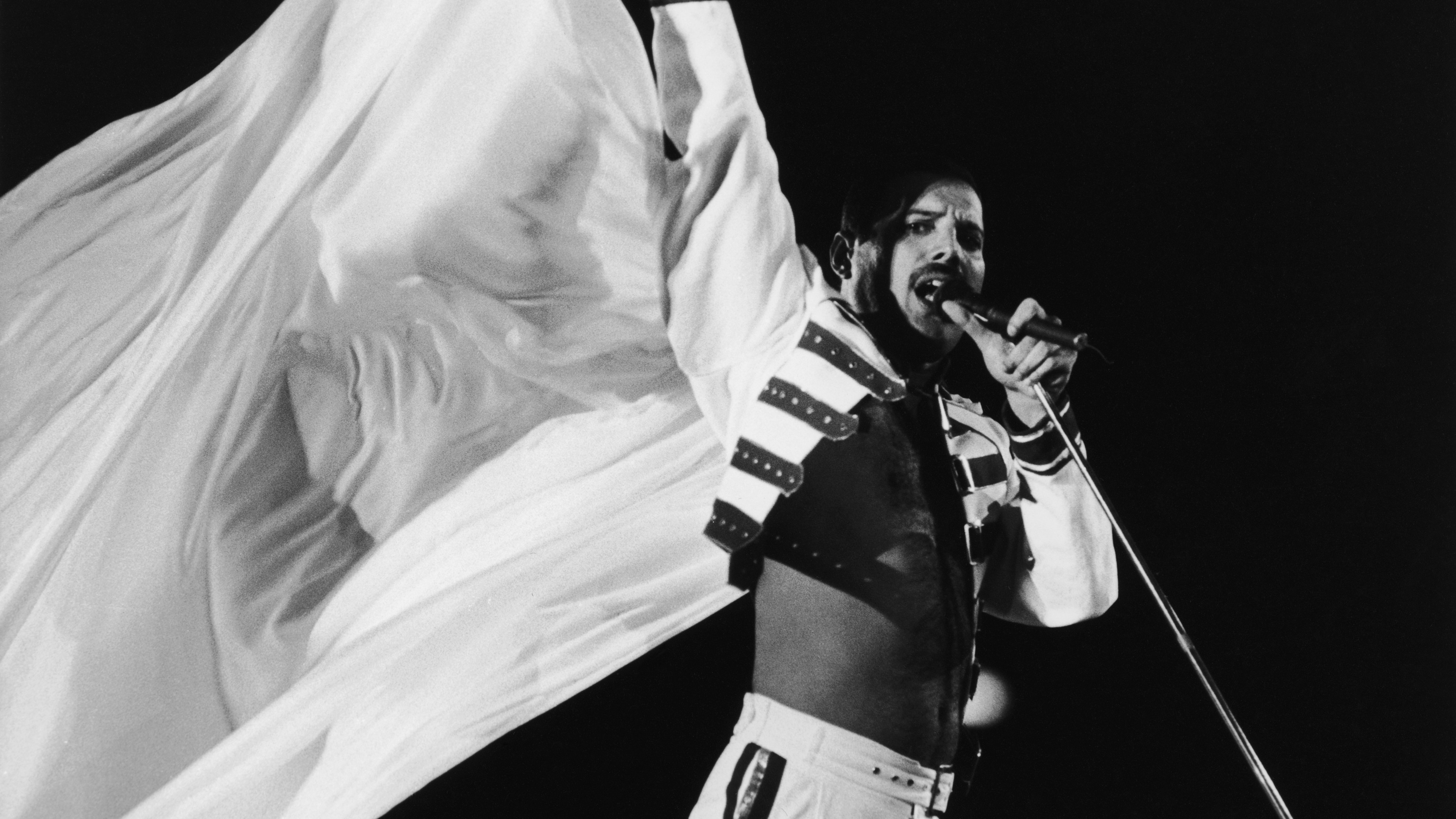 3840x2160 Freddie Mercury Queen Band Wallpaper