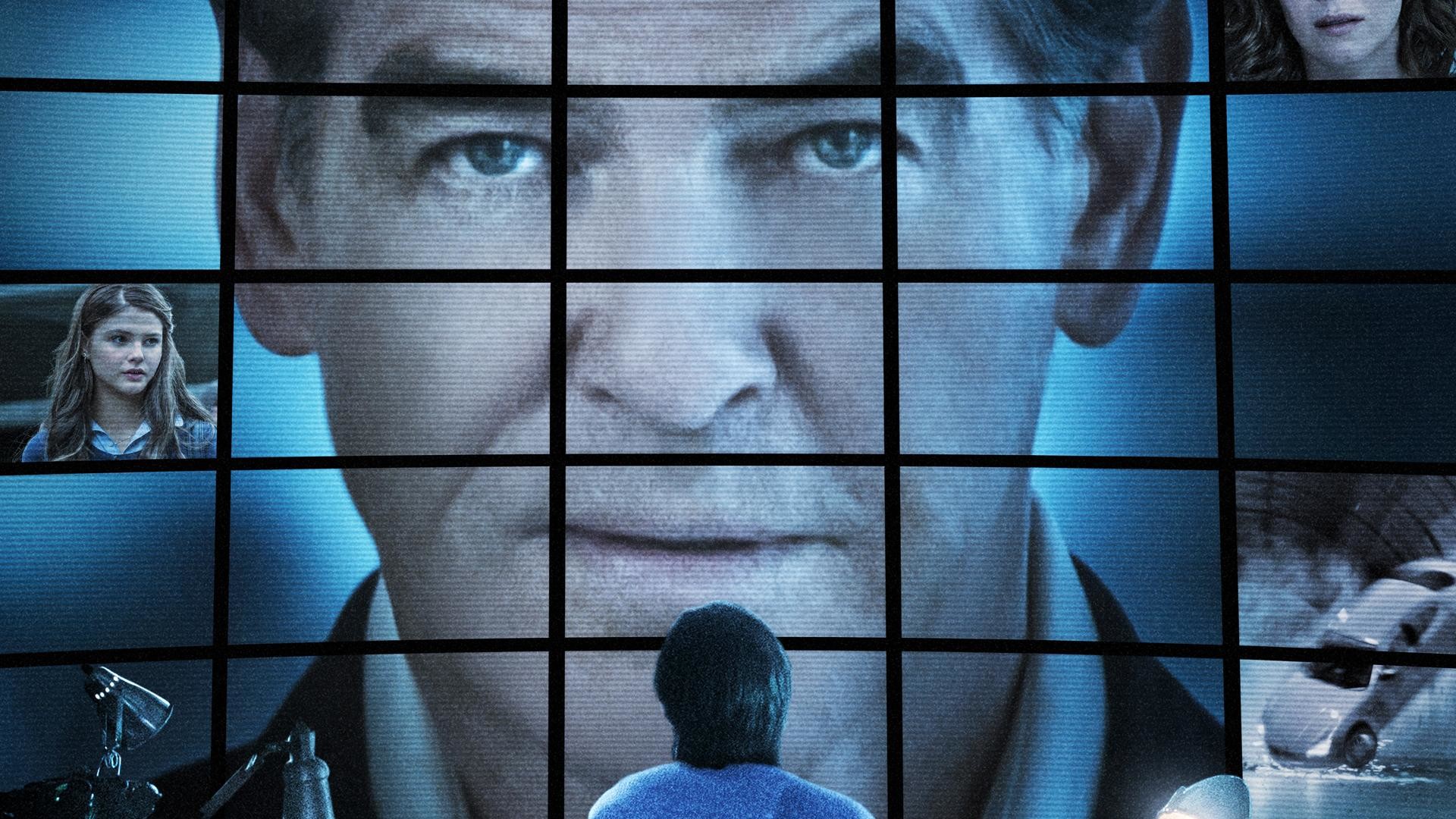 1920x1080 Das Gesicht von Mike Regan (Pierce Brosnan) ist auf einer groÃen  Monitor-Leinwand