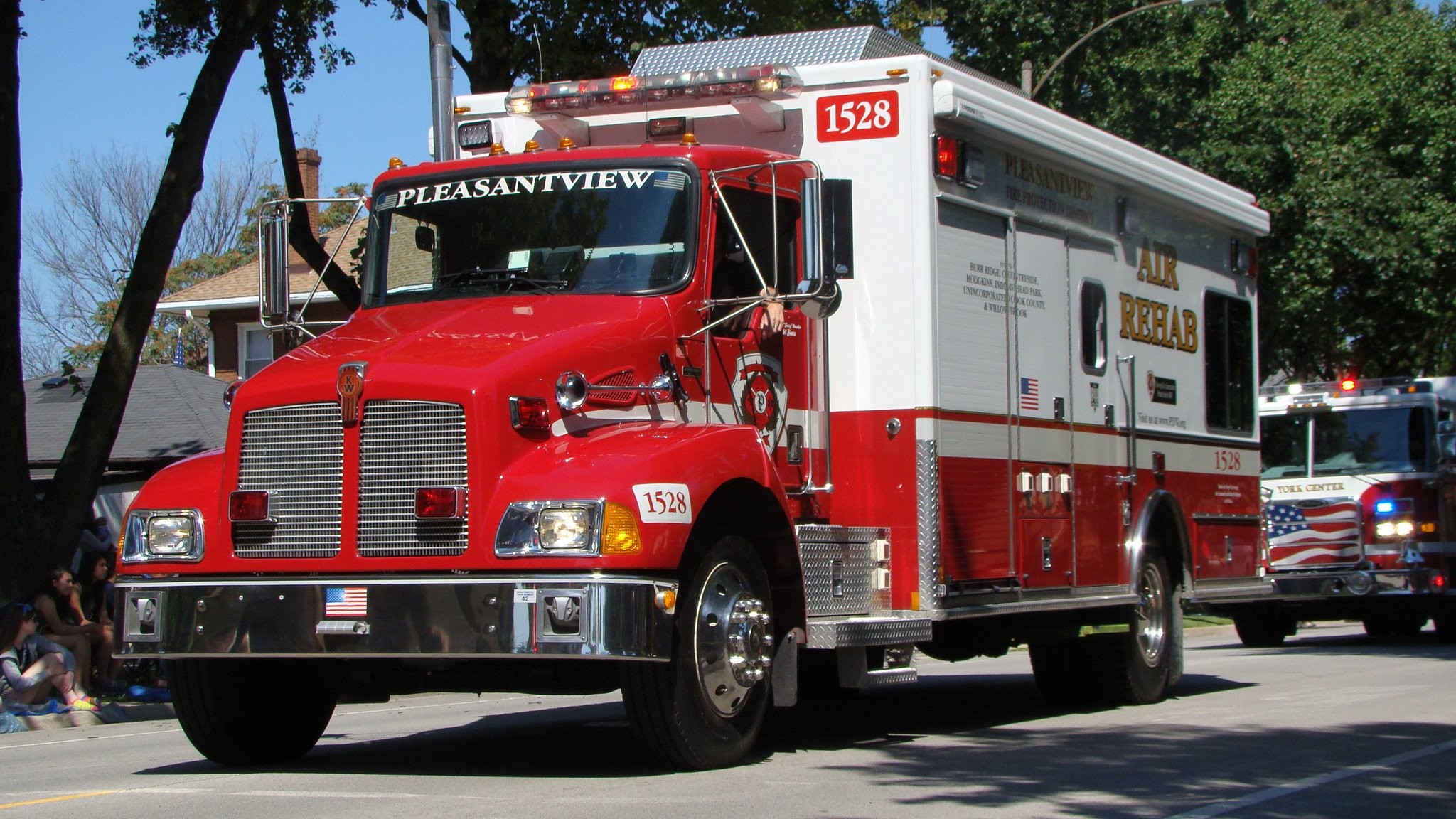 2048x1152 ambulance camion cars emergency fire fire departments medic CHICAGO  
