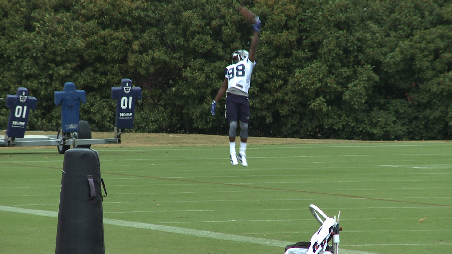 1920x1080 Dez Bryant Makes a One-Handed Grab, Thursday At Practice