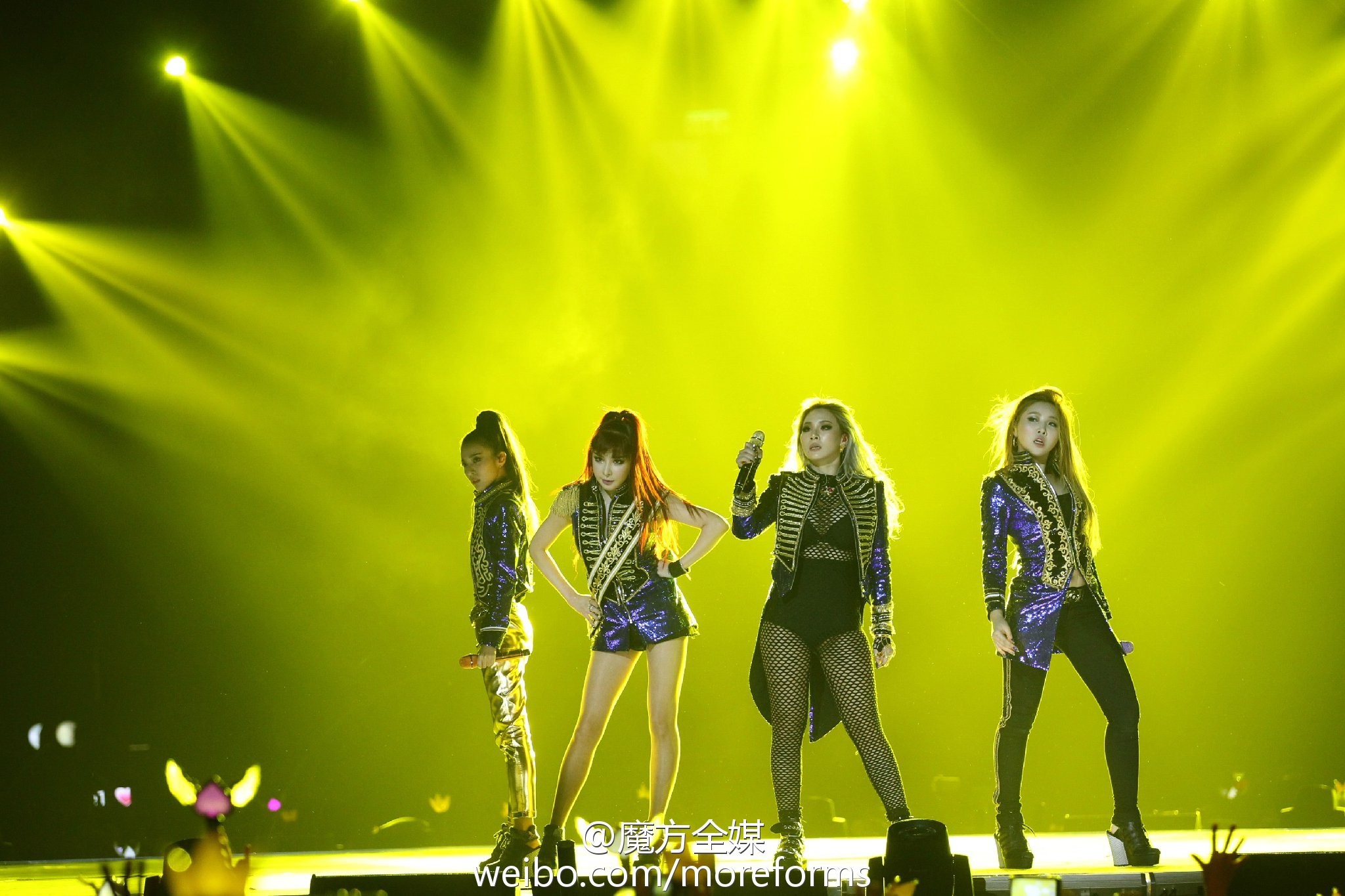 2048x1365 [PHOTOS] 151202 – HQ Fantaken of Strong and Powerful 2NE1 During their MAMA  Surprise Stage Performance – Forever With Dara