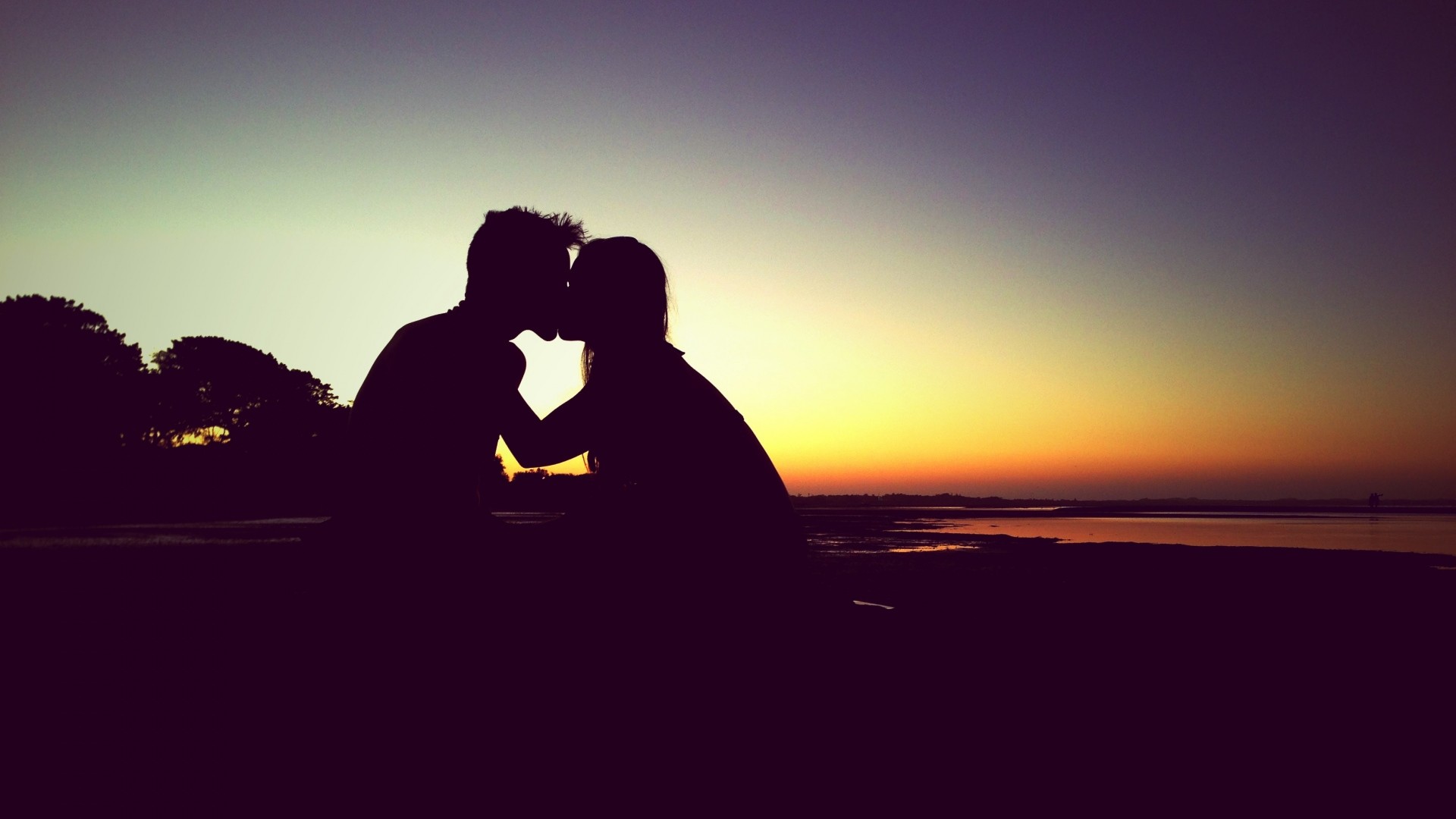 1920x1080 Preview wallpaper kiss, silhouette, couple, love, sunset 
