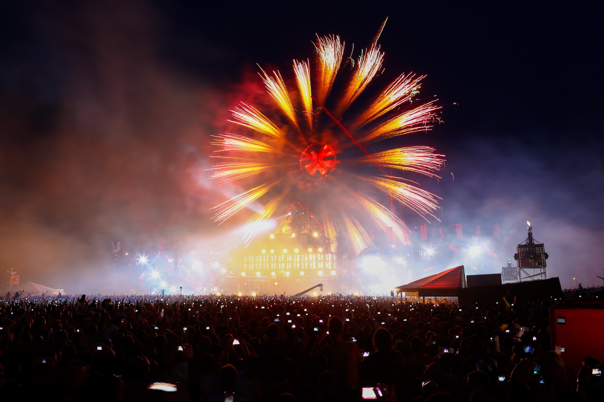 2000x1333 Music - Concert Rave Crowd Fireworks Night Light Music Wallpaper