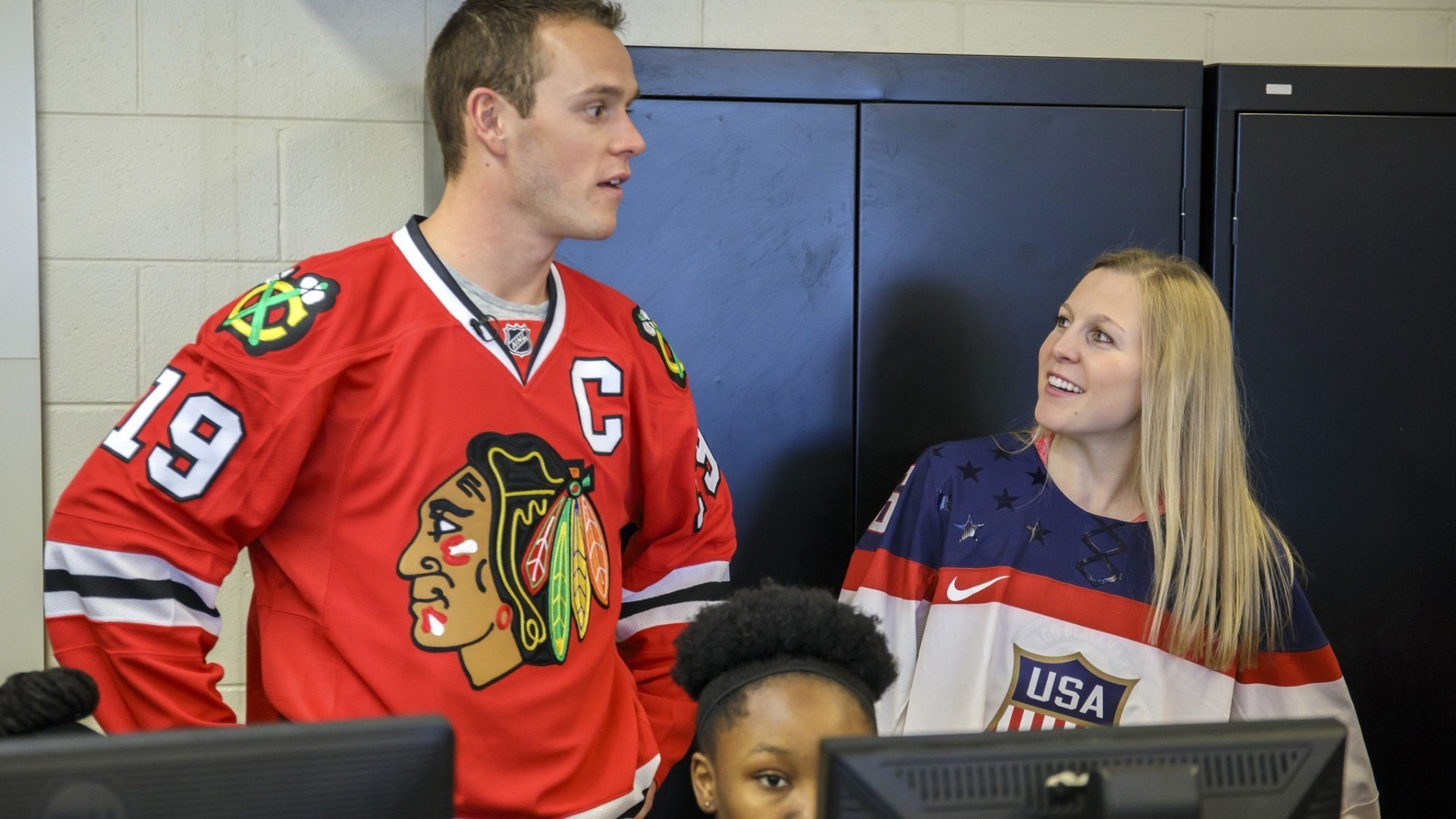 1920x1080 Blackhawks' Jonathan Toews and Team USA hockey's Kendall Coyne visit  students - Chicago Tribune