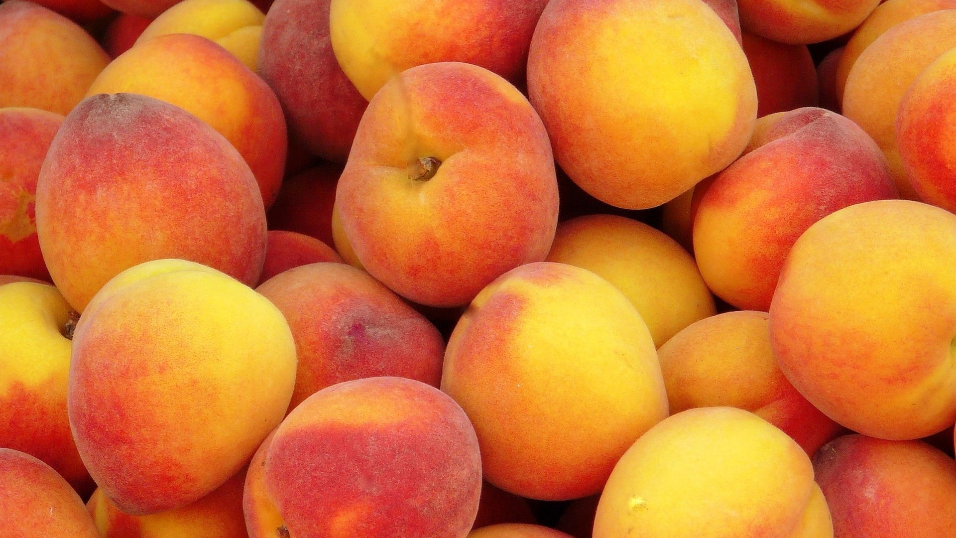 1920x1080 Peach fruits