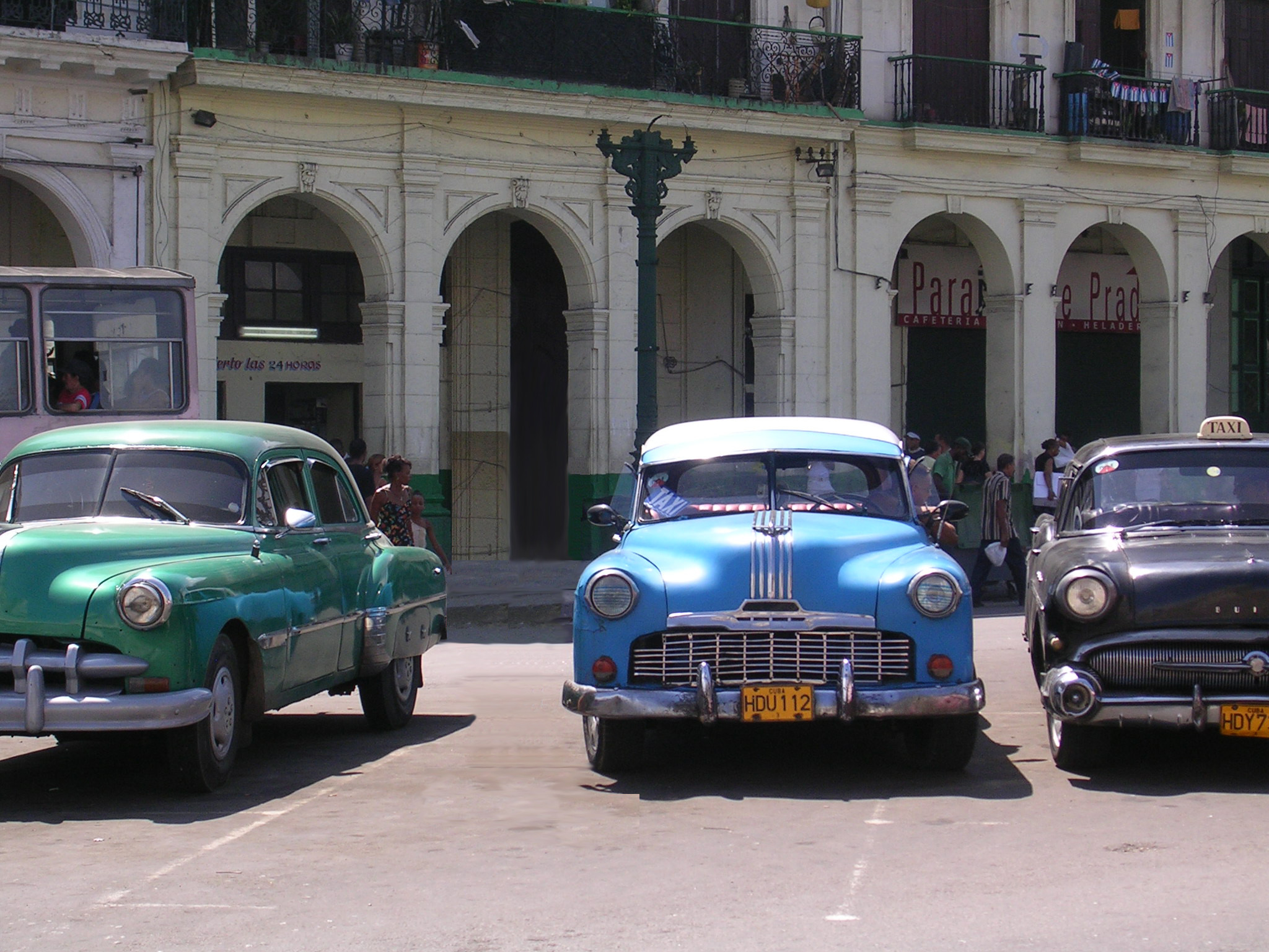 2048x1536 Cuban Cars in Havana by