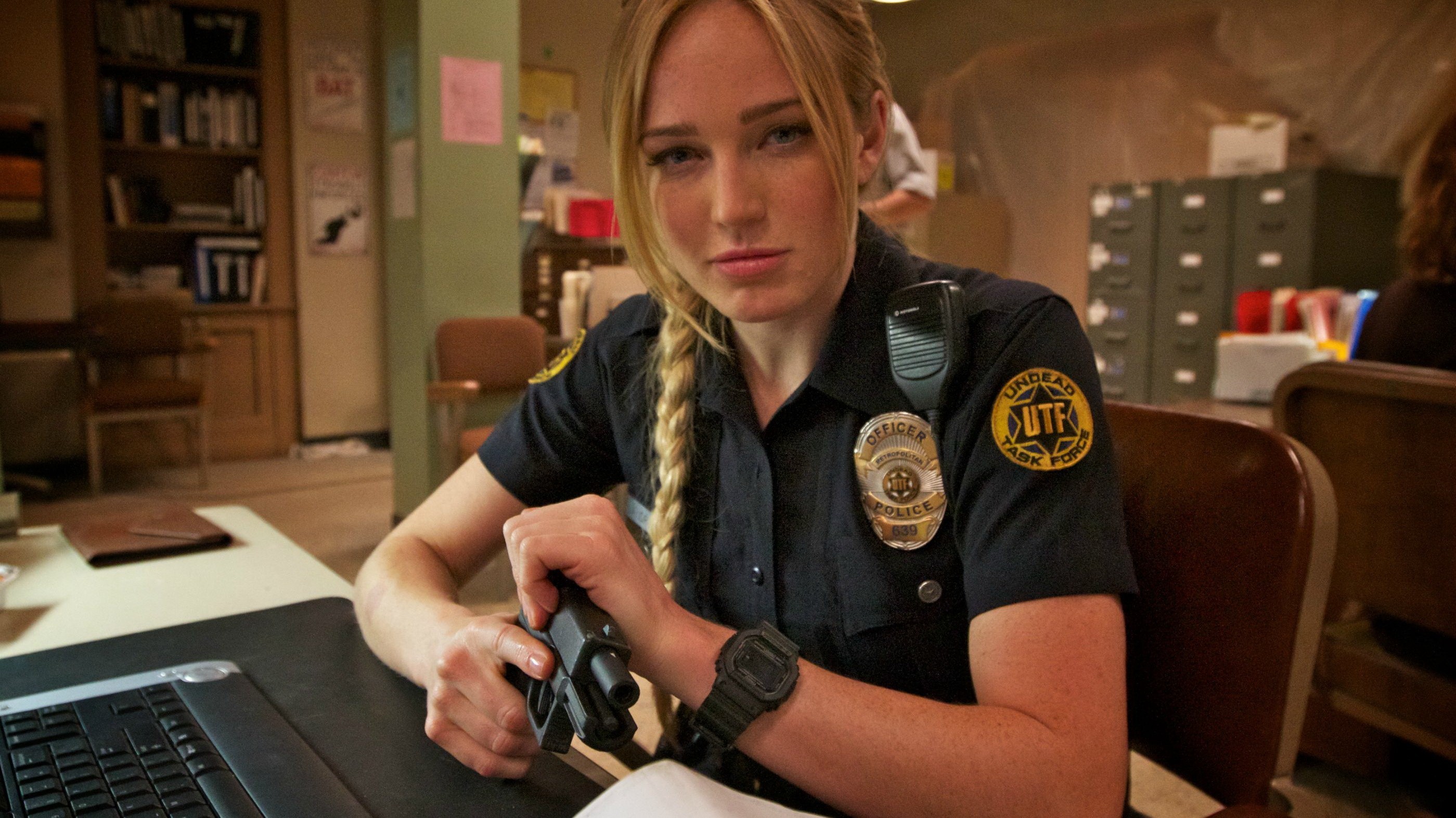 2799x1574 Caity Lotz, Blonde, Police, Glock 17, Death Valley, USA Wallpapers HD /  Desktop and Mobile Backgrounds